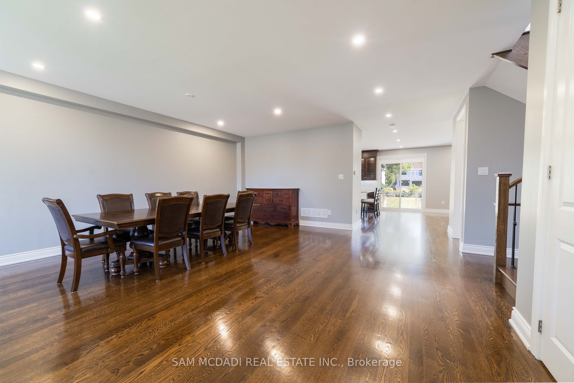 1029 Haig Blvd
