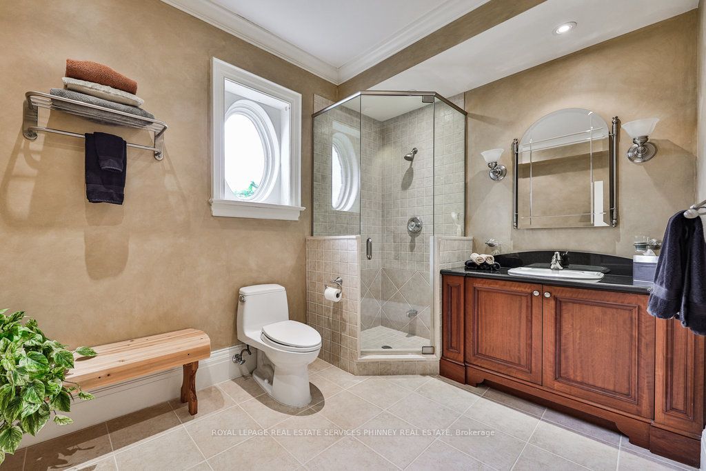 872 Whittier Cres