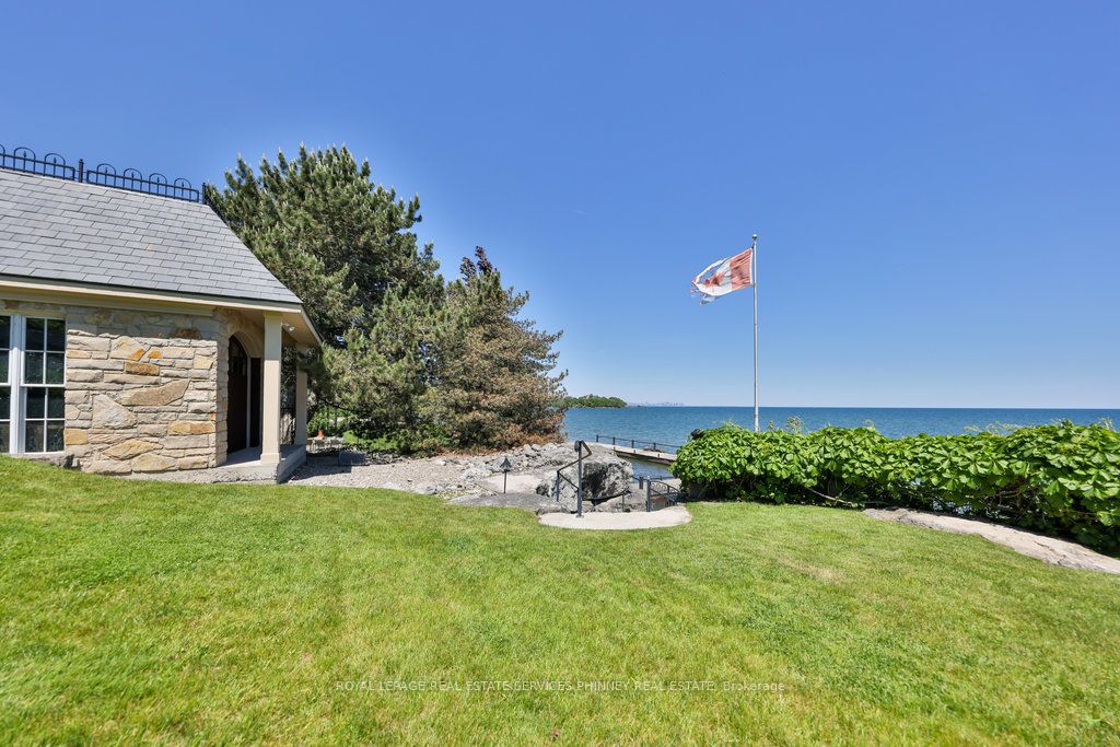 872 Whittier Cres