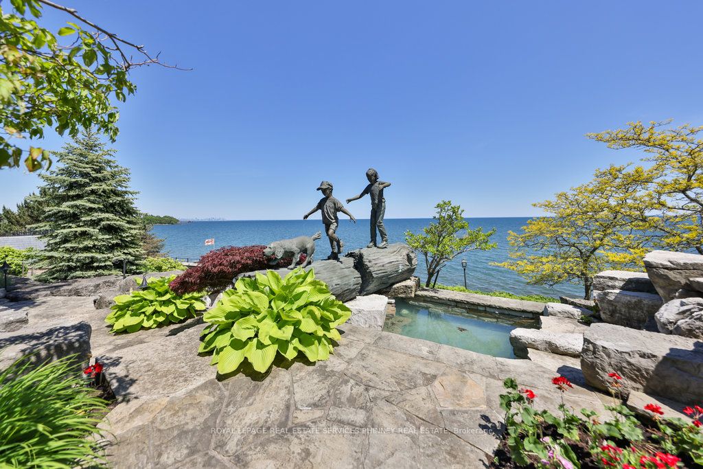 872 Whittier Cres