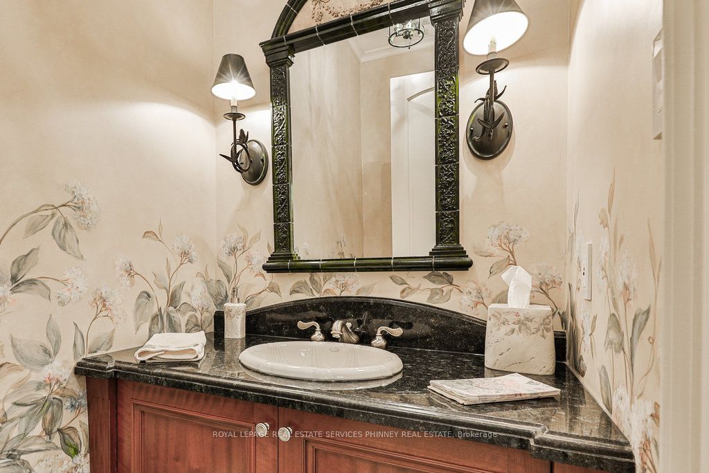 872 Whittier Cres