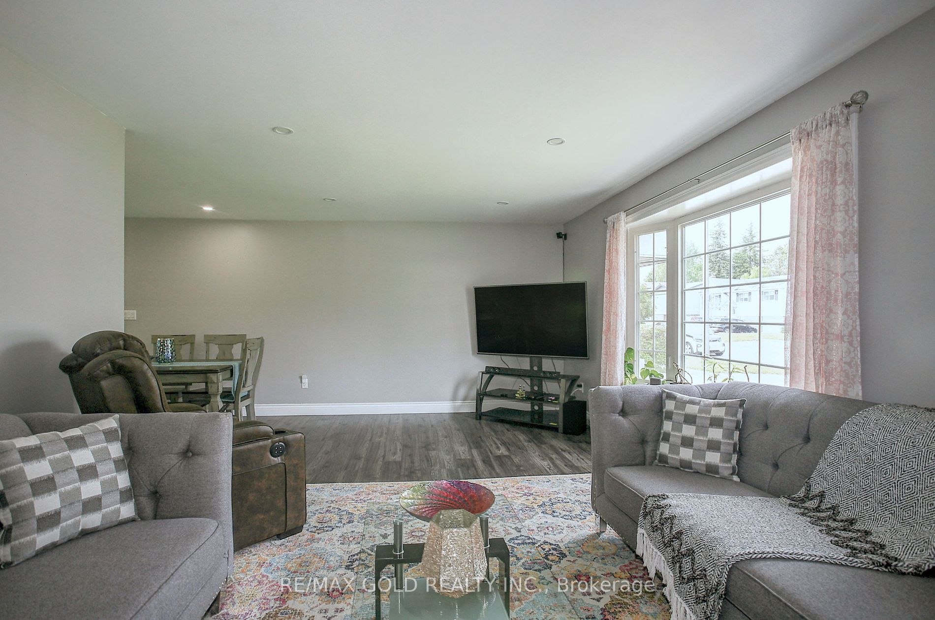 103 Avonmore Cres
