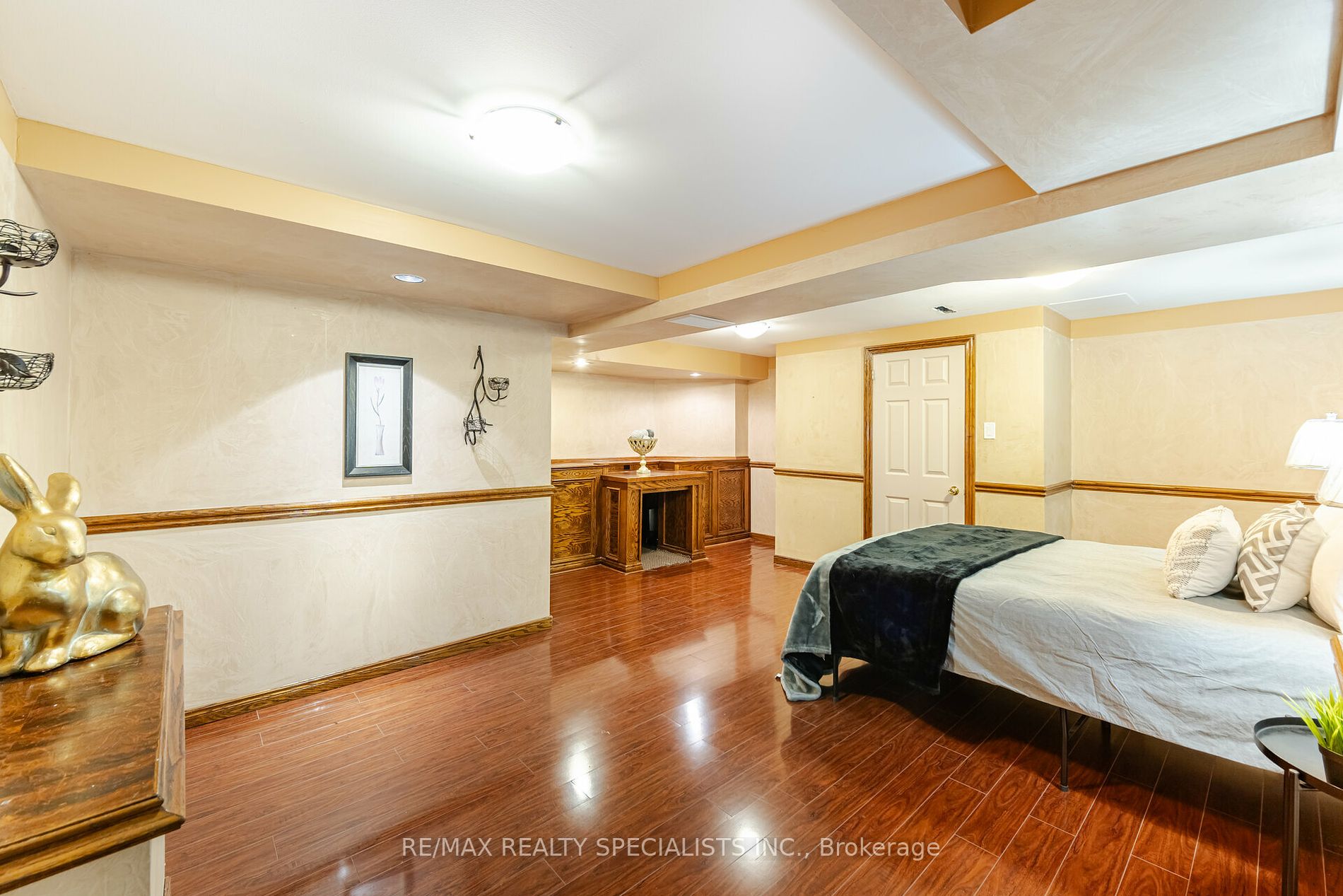 3353 Azelia Crt