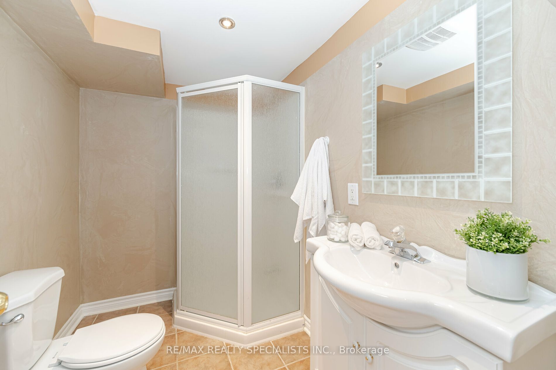 3353 Azelia Crt