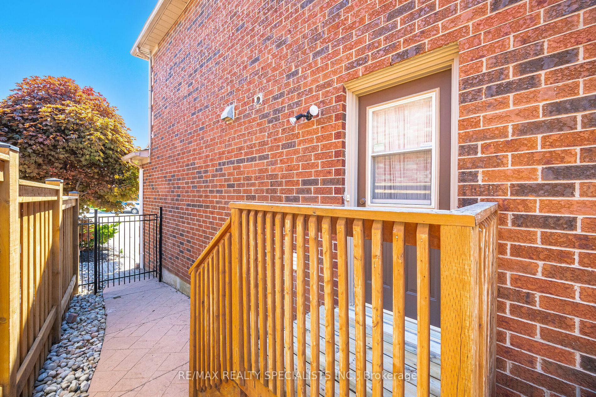 3353 Azelia Crt