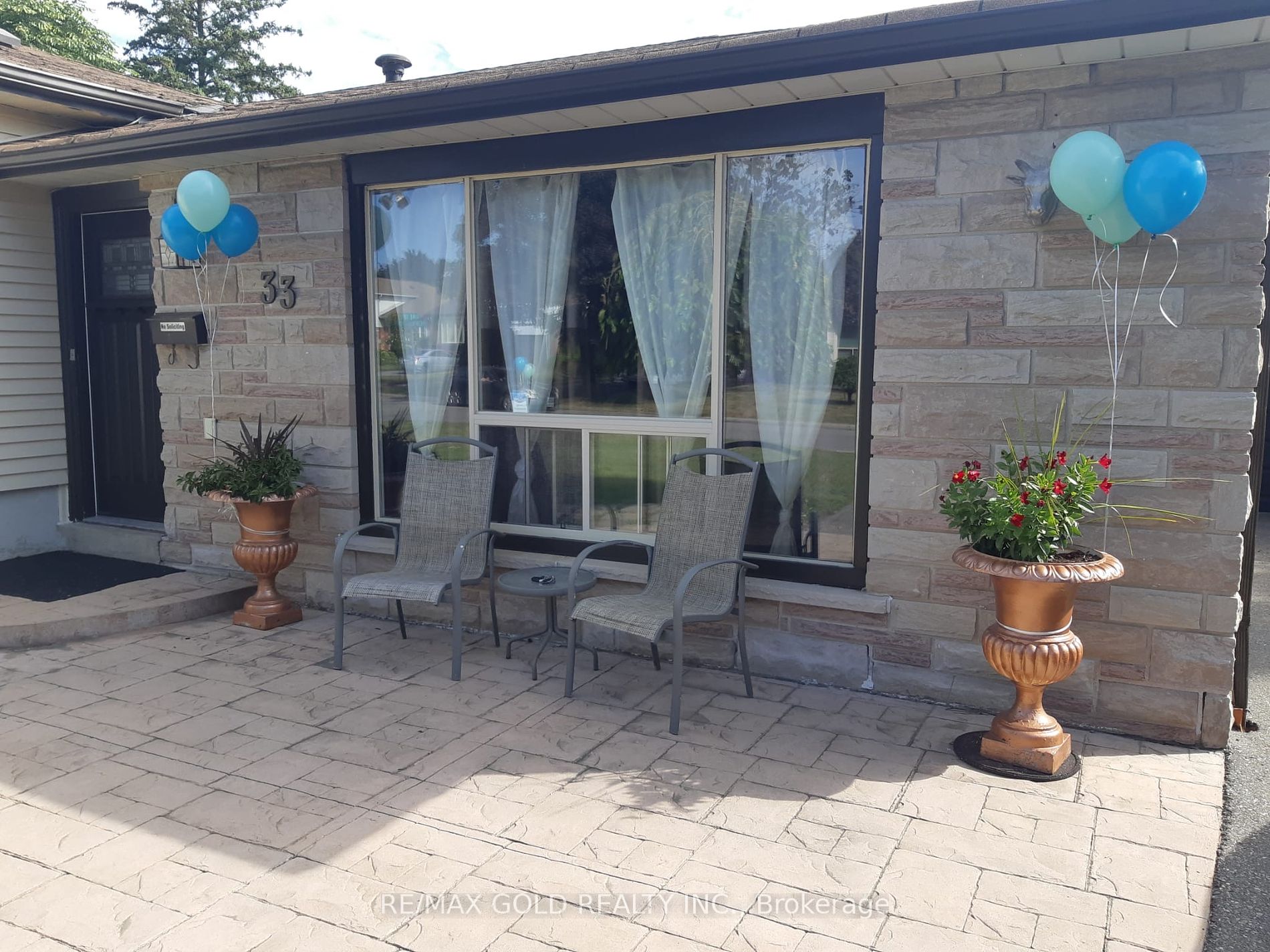 33 Deerfield Cres