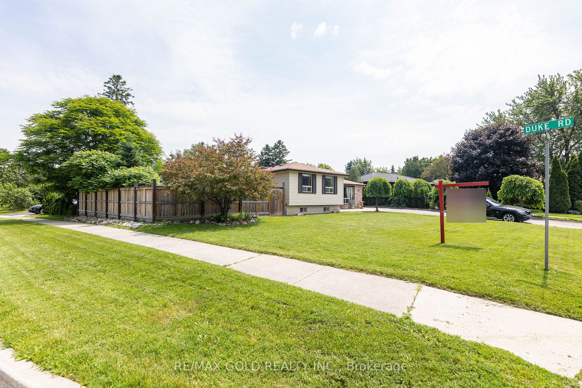 33 Deerfield Cres