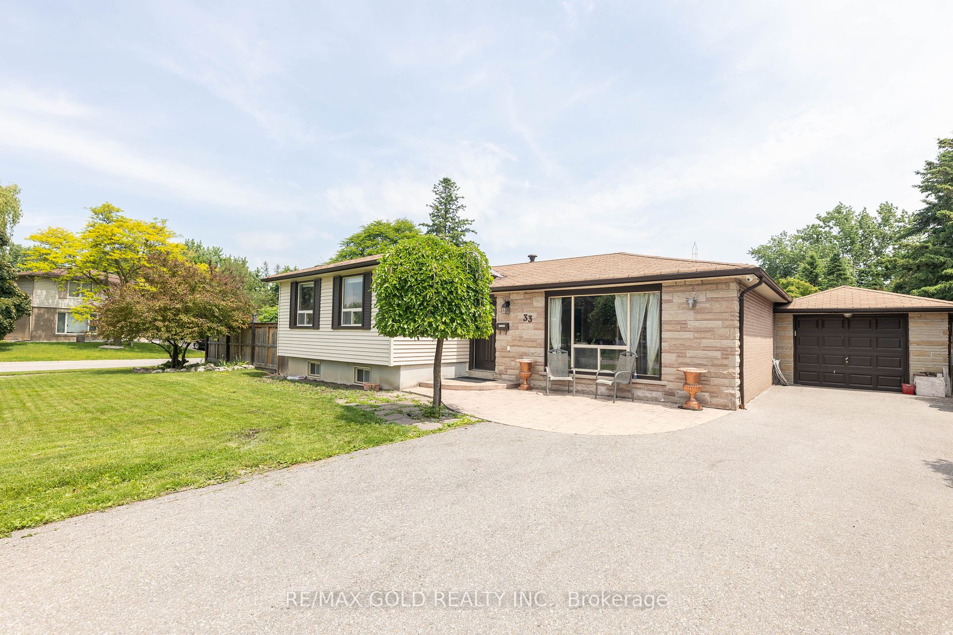 33 Deerfield Cres