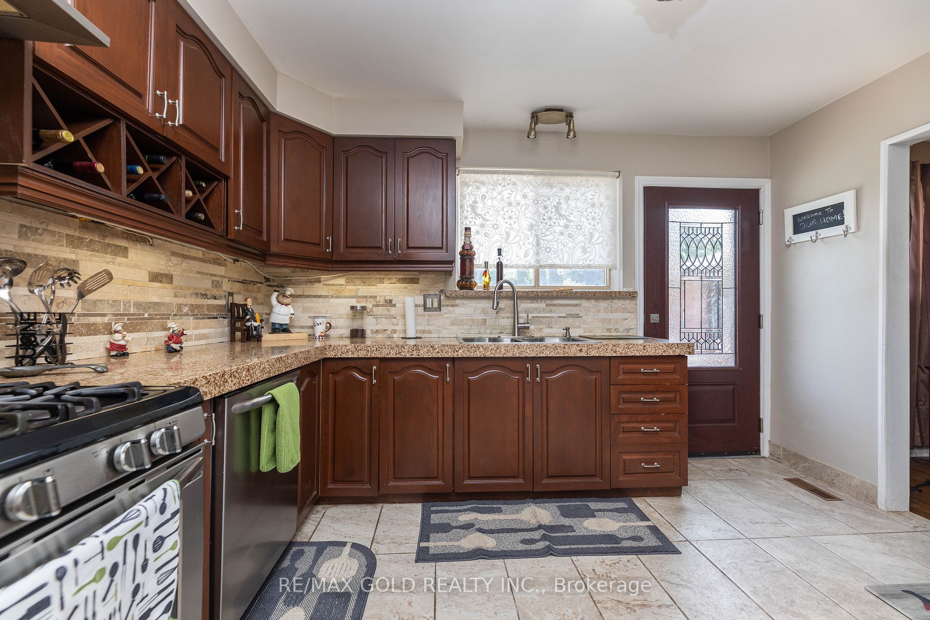 33 Deerfield Cres