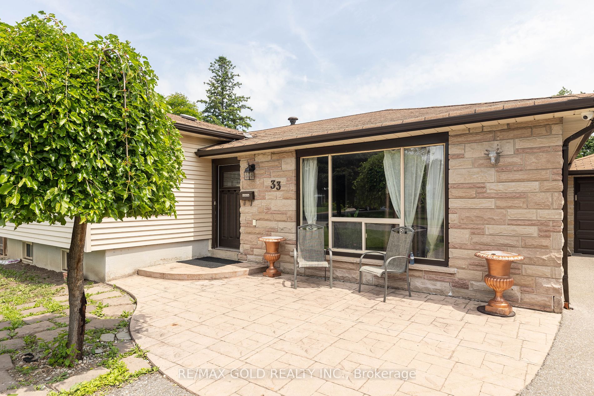 33 Deerfield Cres