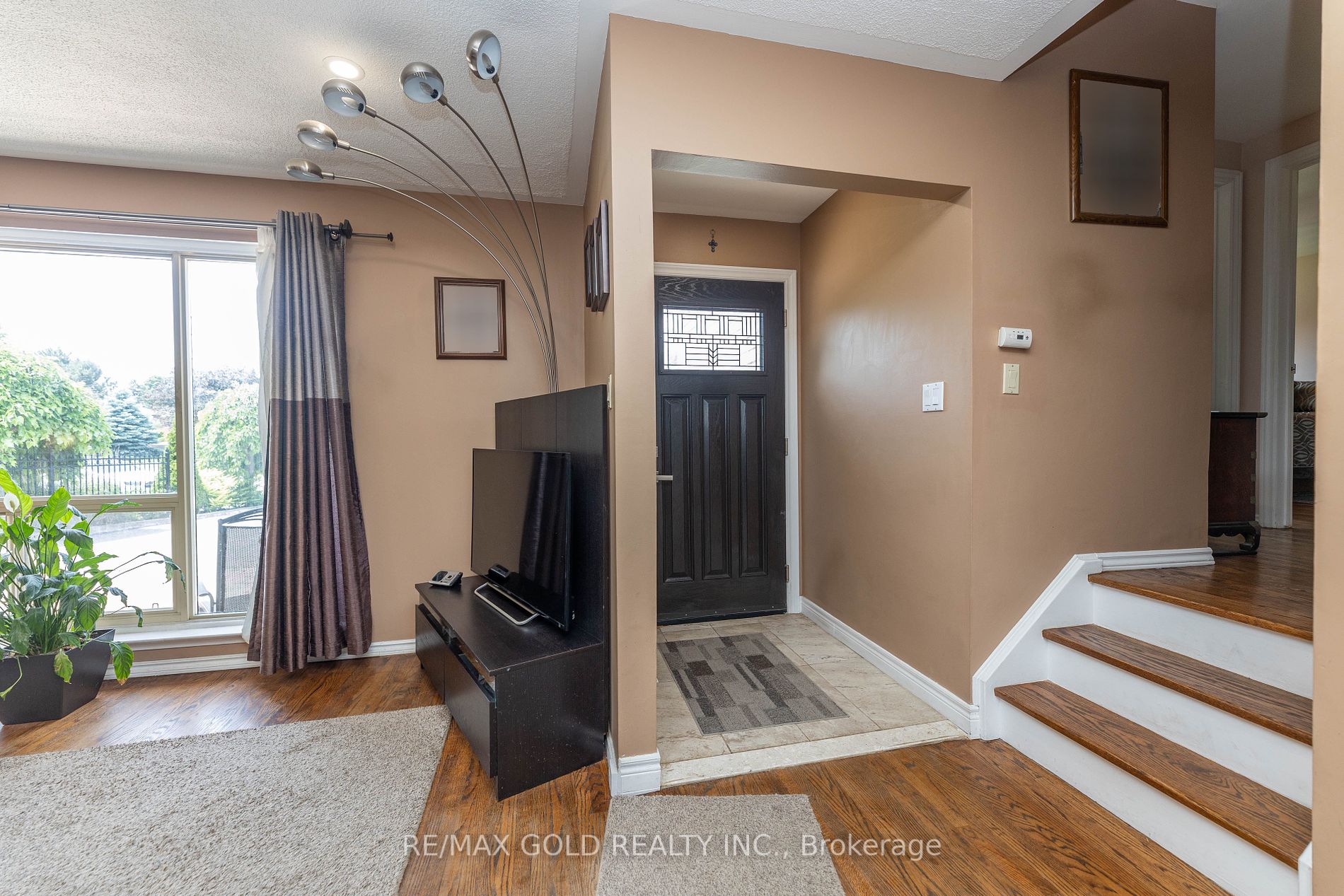 33 Deerfield Cres
