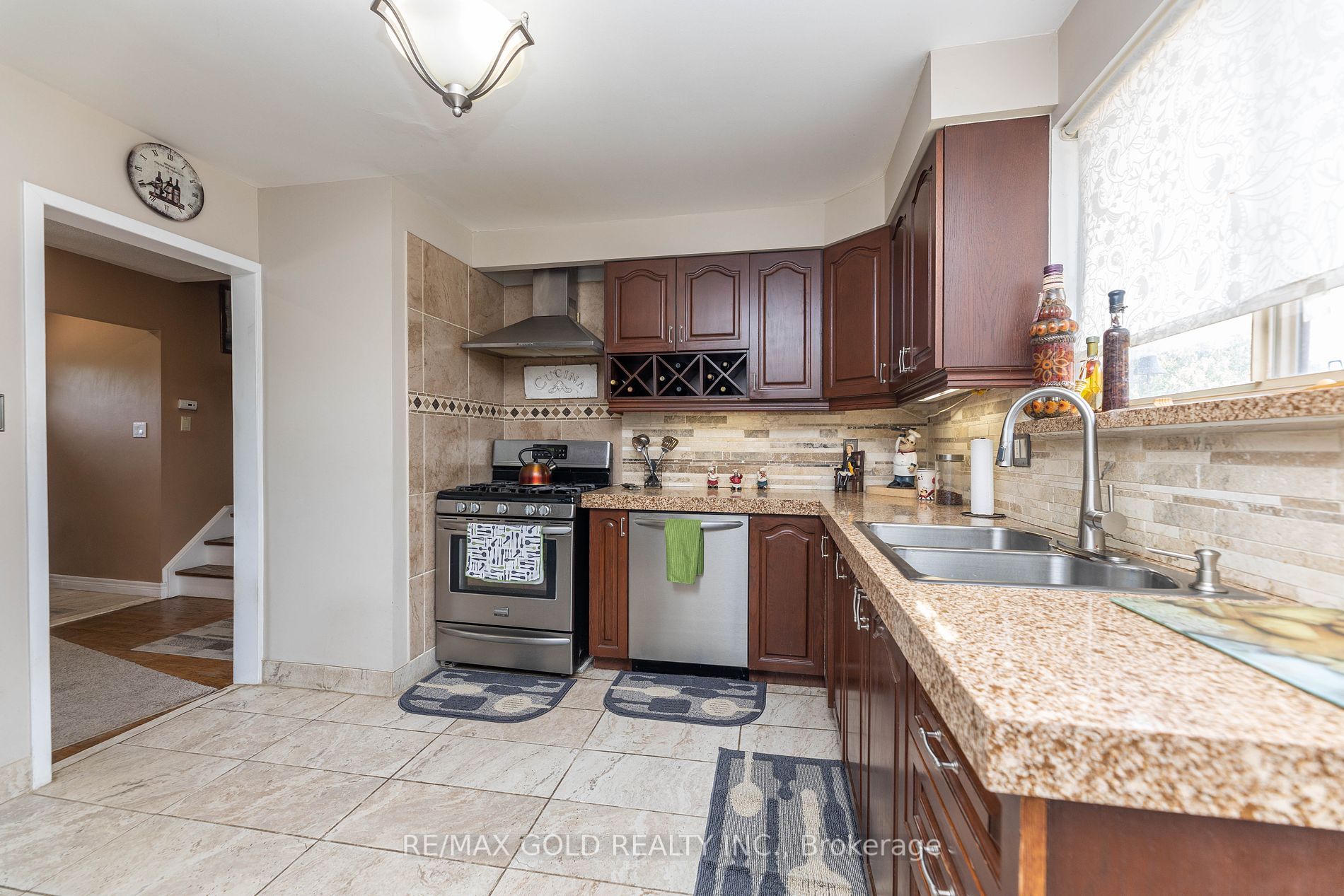 33 Deerfield Cres