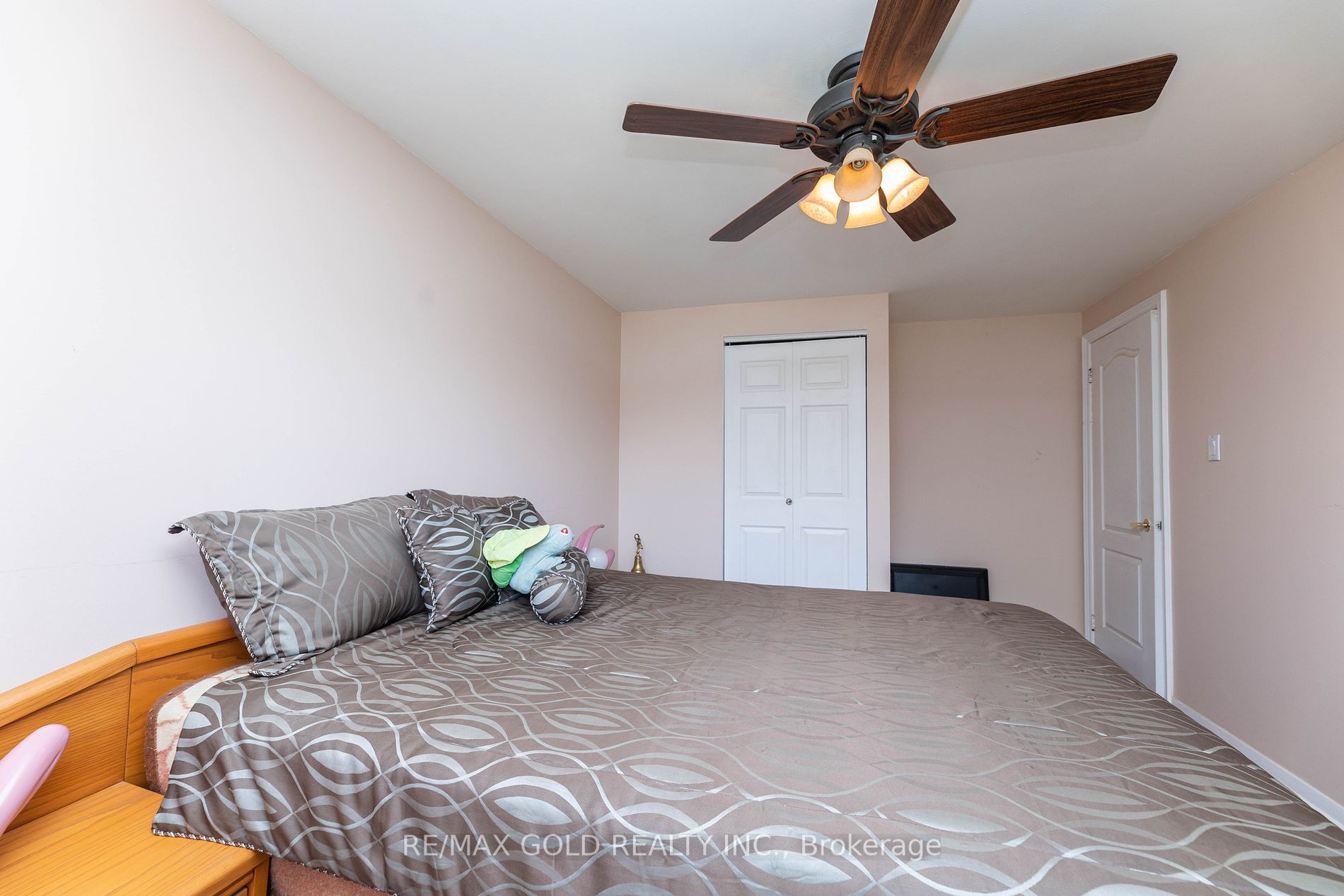 33 Deerfield Cres