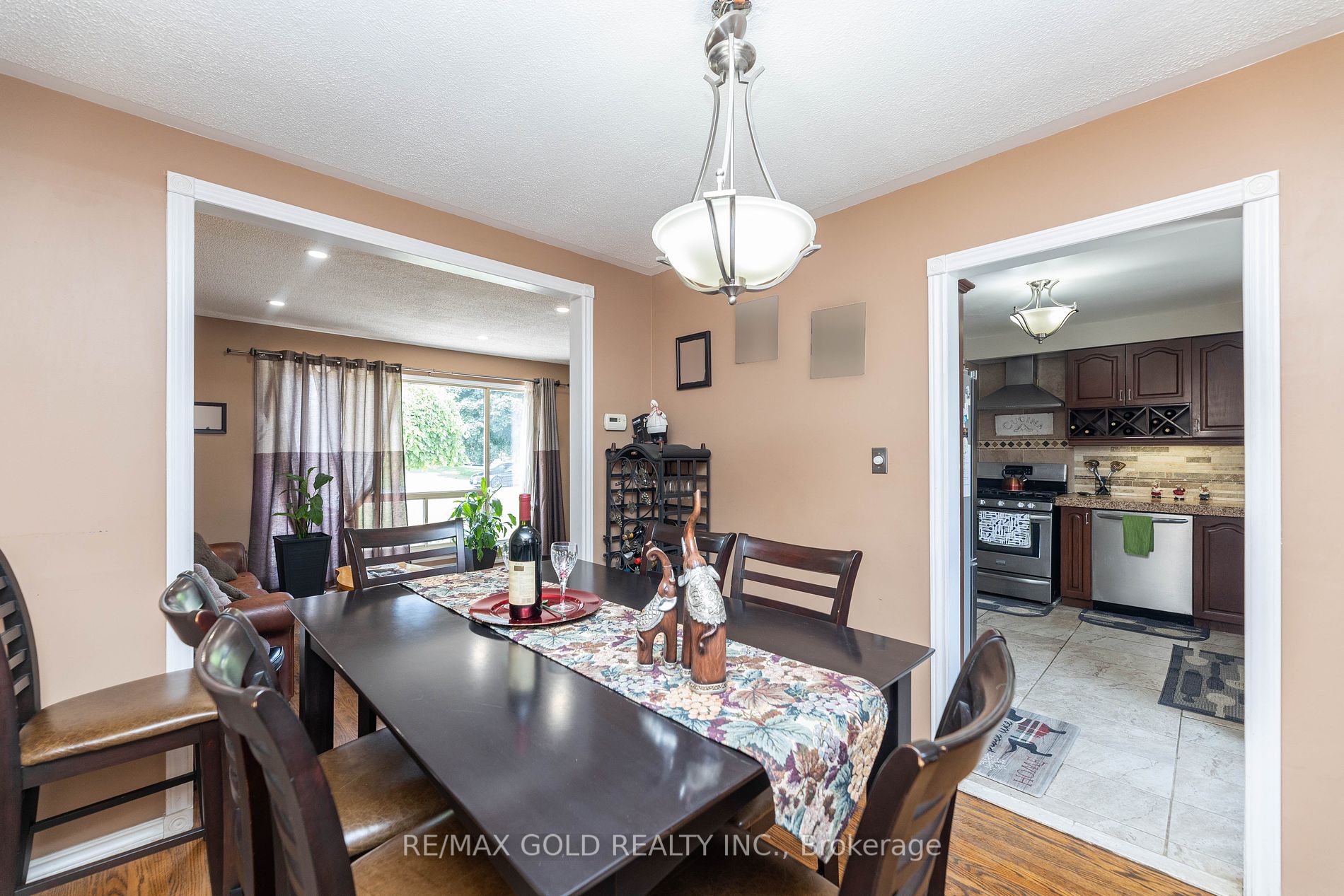 33 Deerfield Cres