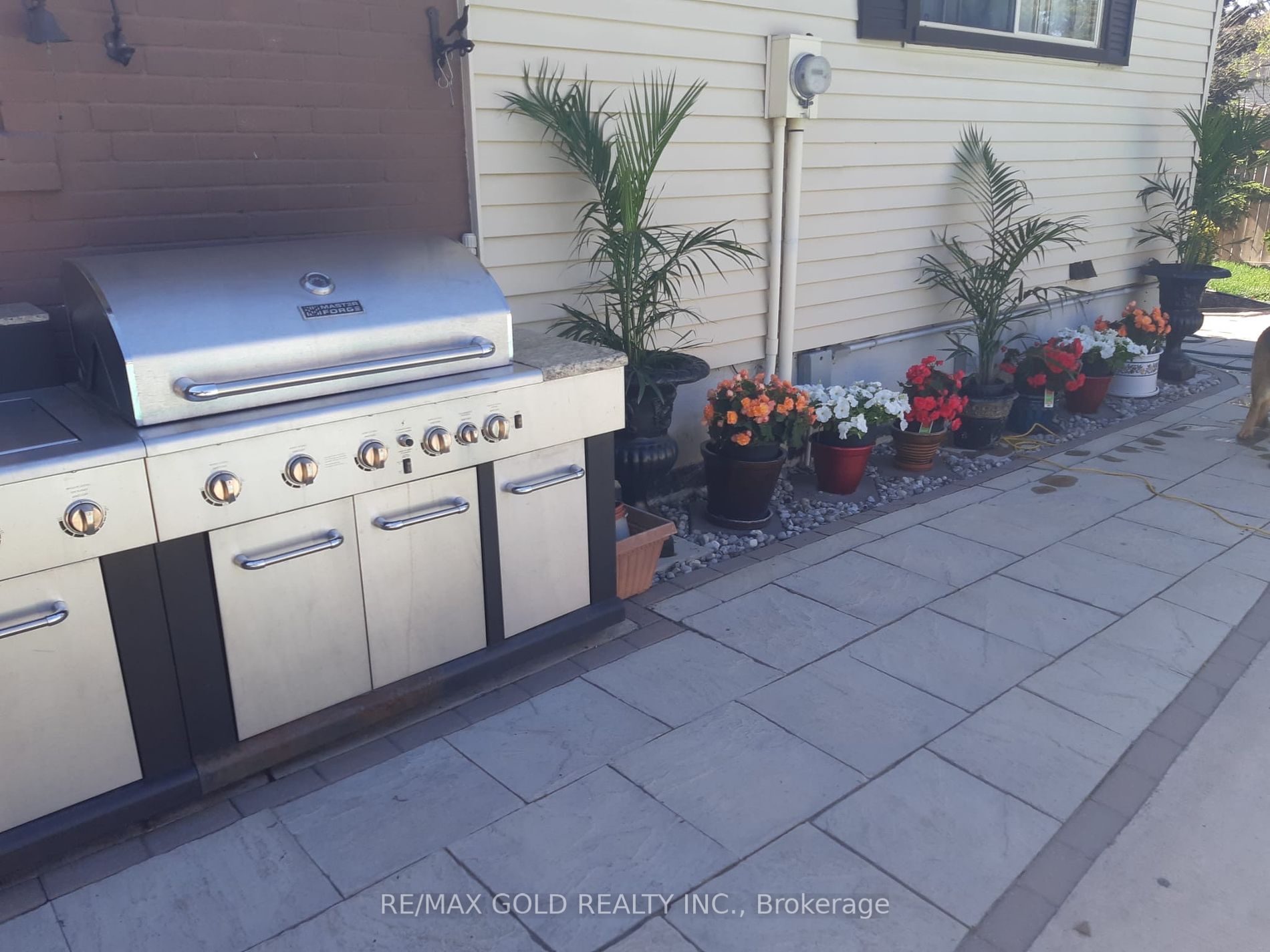 33 Deerfield Cres