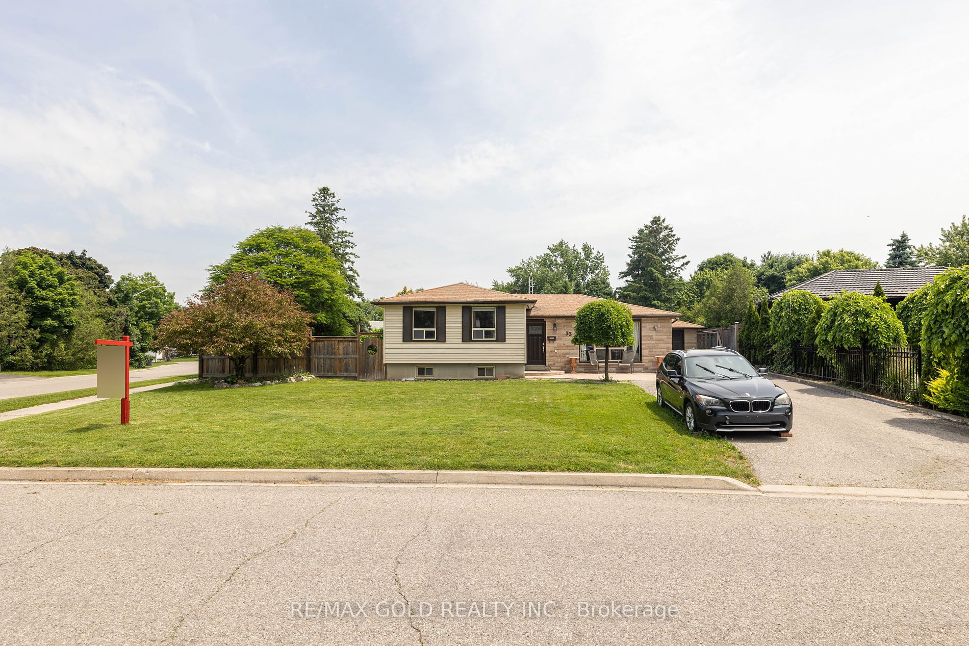 33 Deerfield Cres