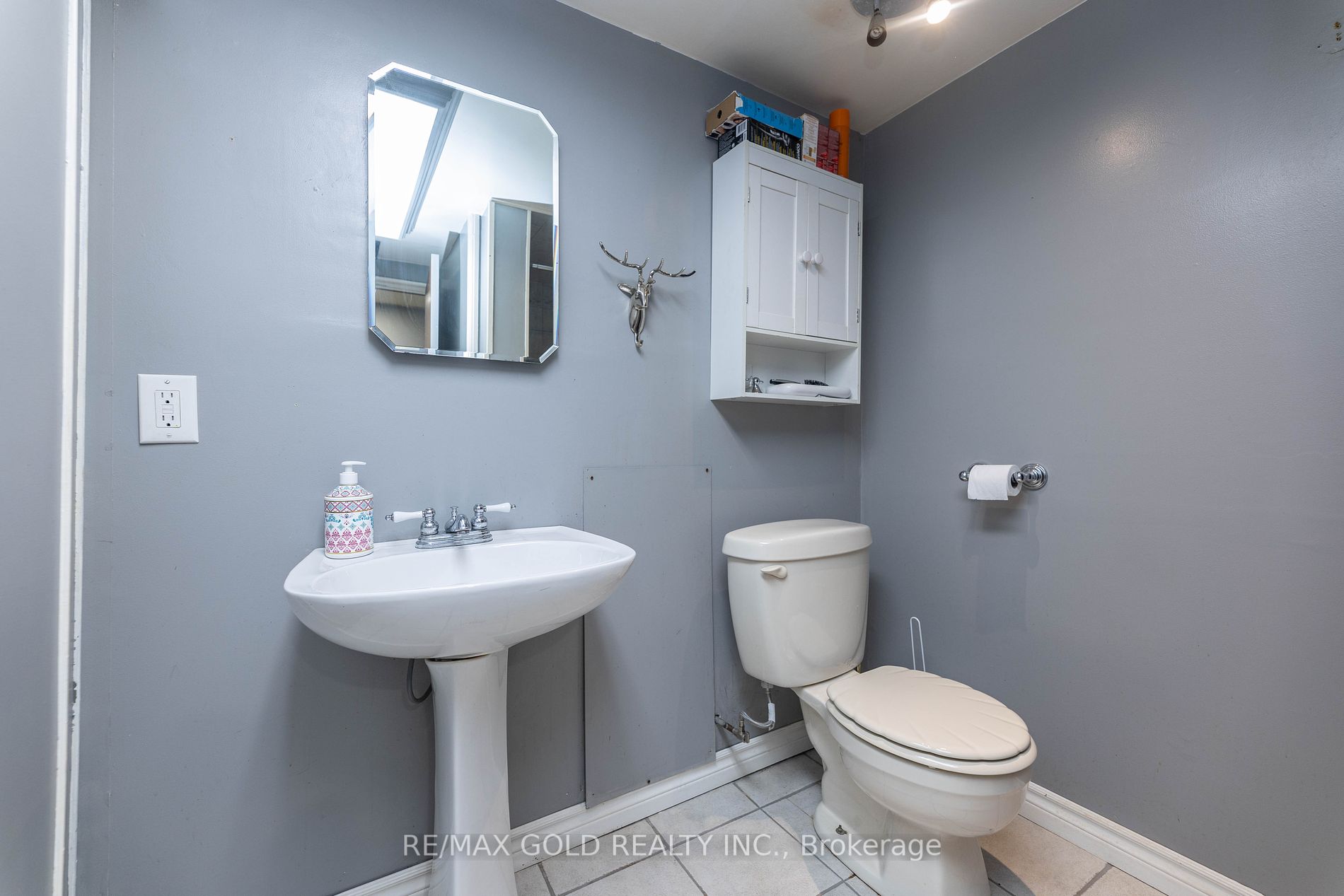 33 Deerfield Cres