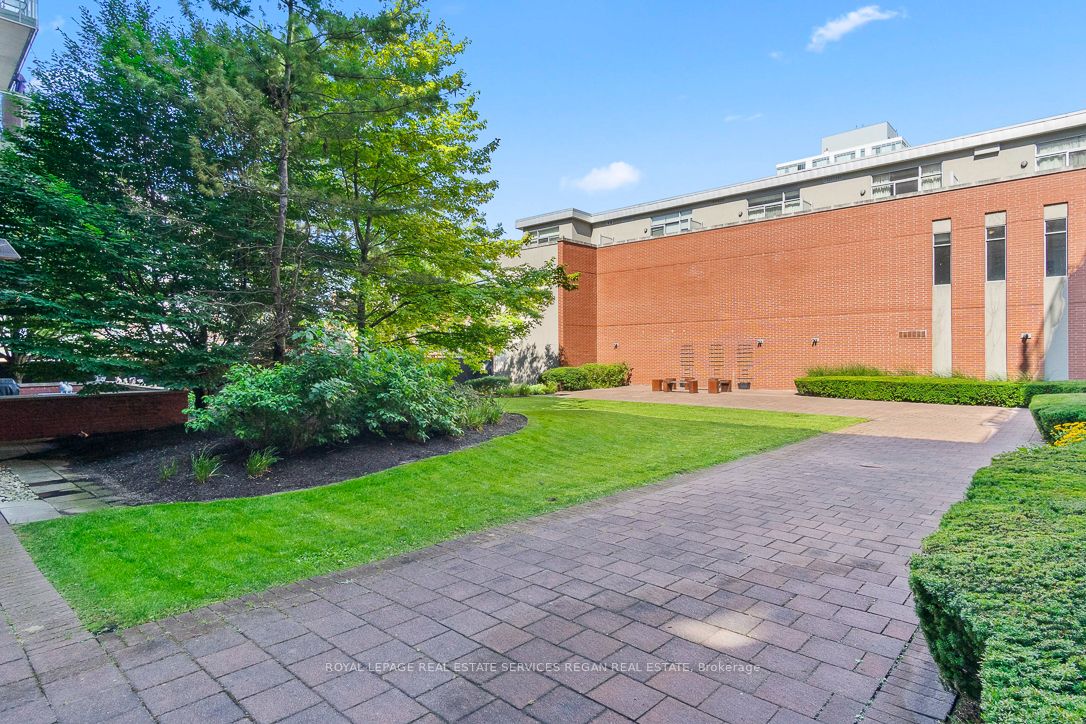 80 Port Street E, #208