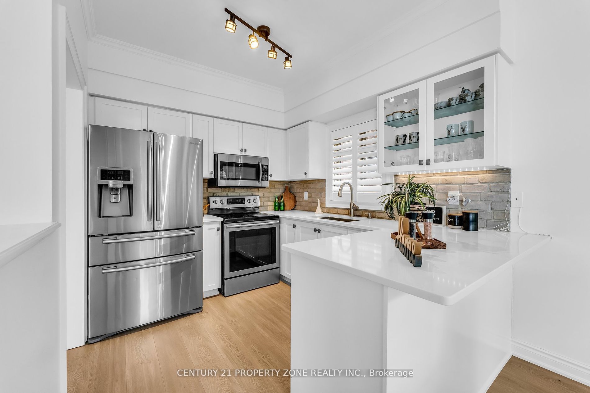 214 Ellis Crescent