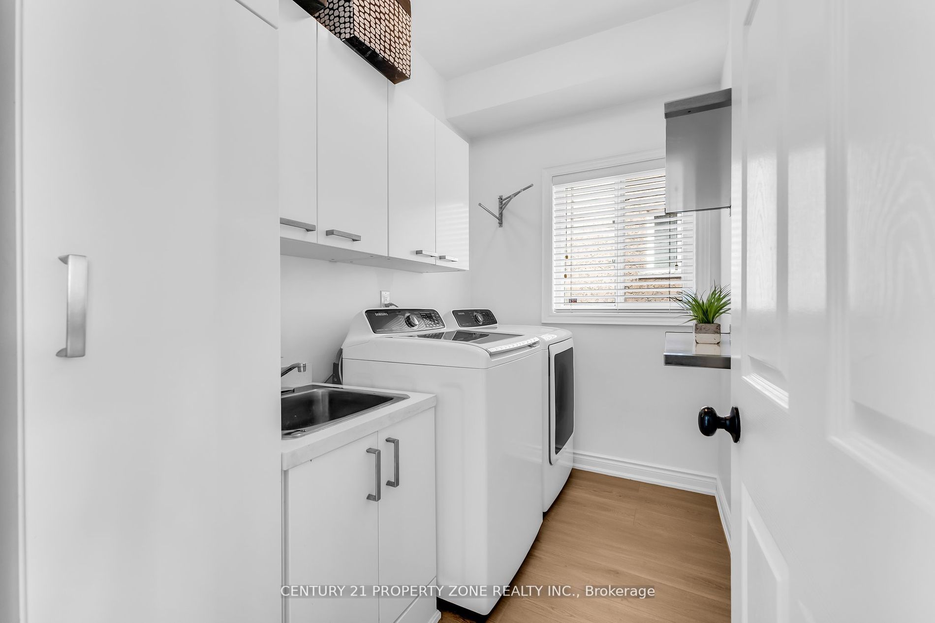 214 Ellis Crescent
