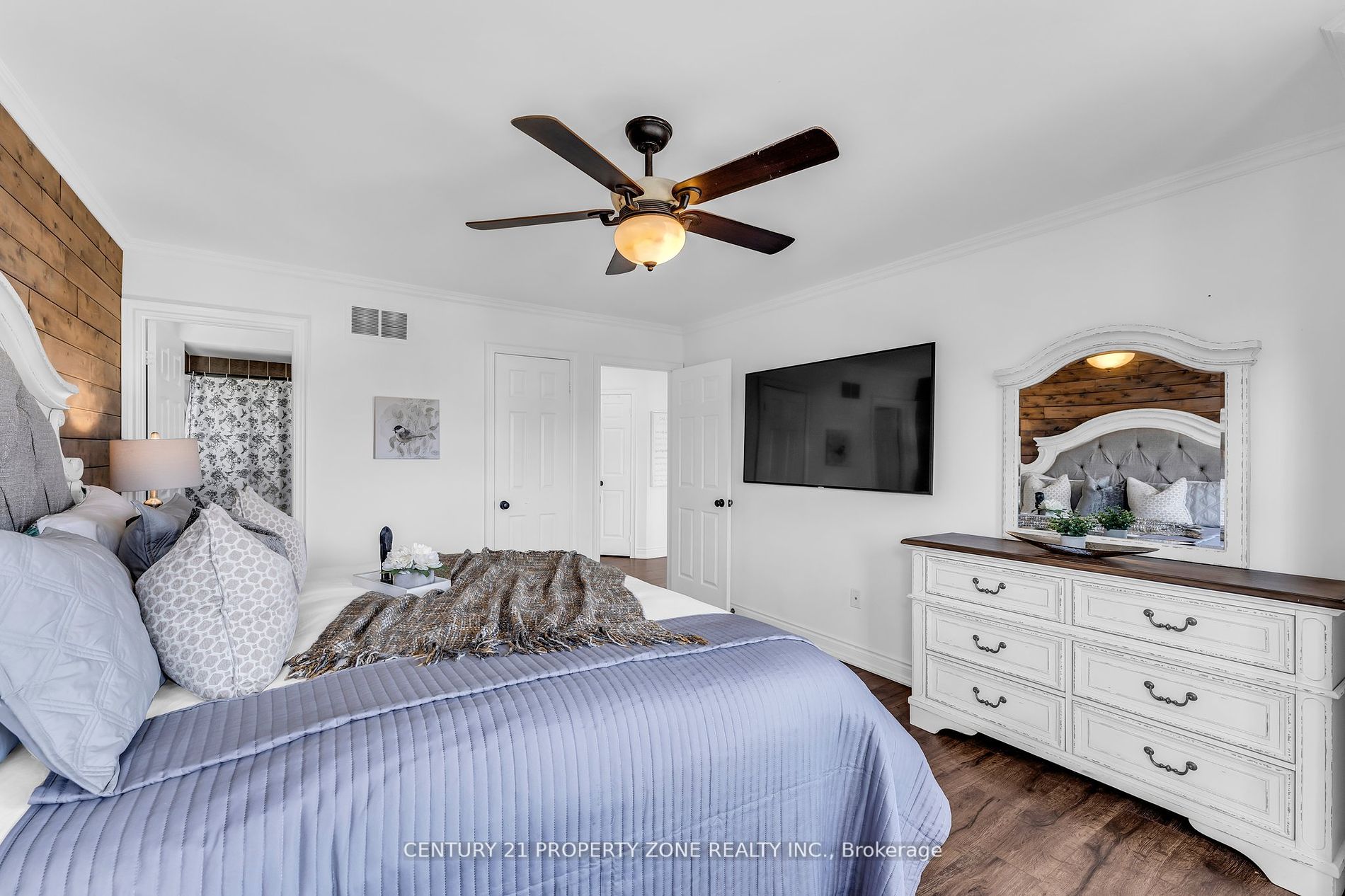 214 Ellis Crescent