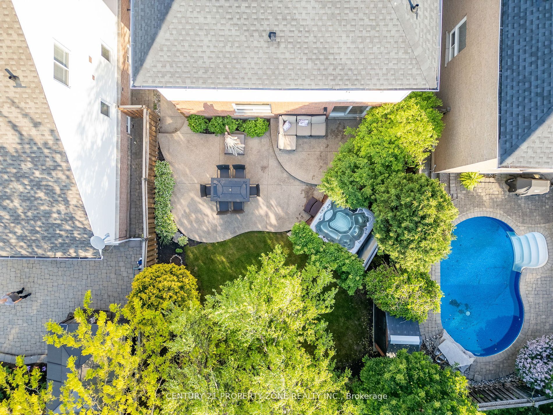214 Ellis Crescent