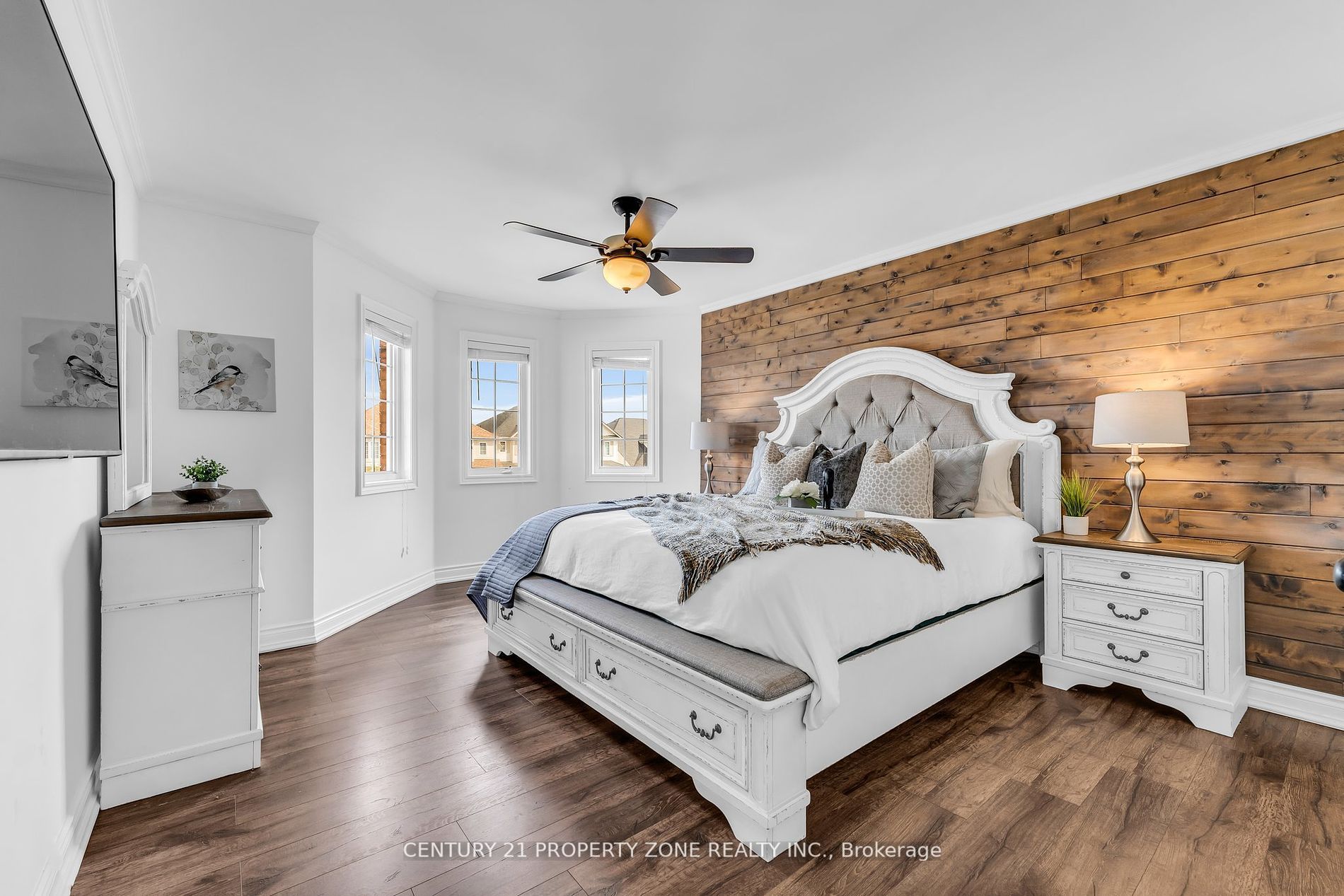214 Ellis Crescent