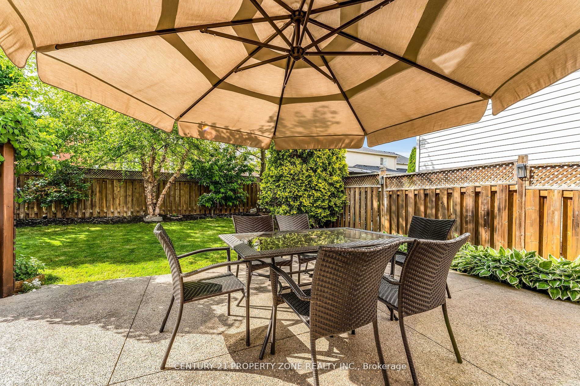 214 Ellis Crescent