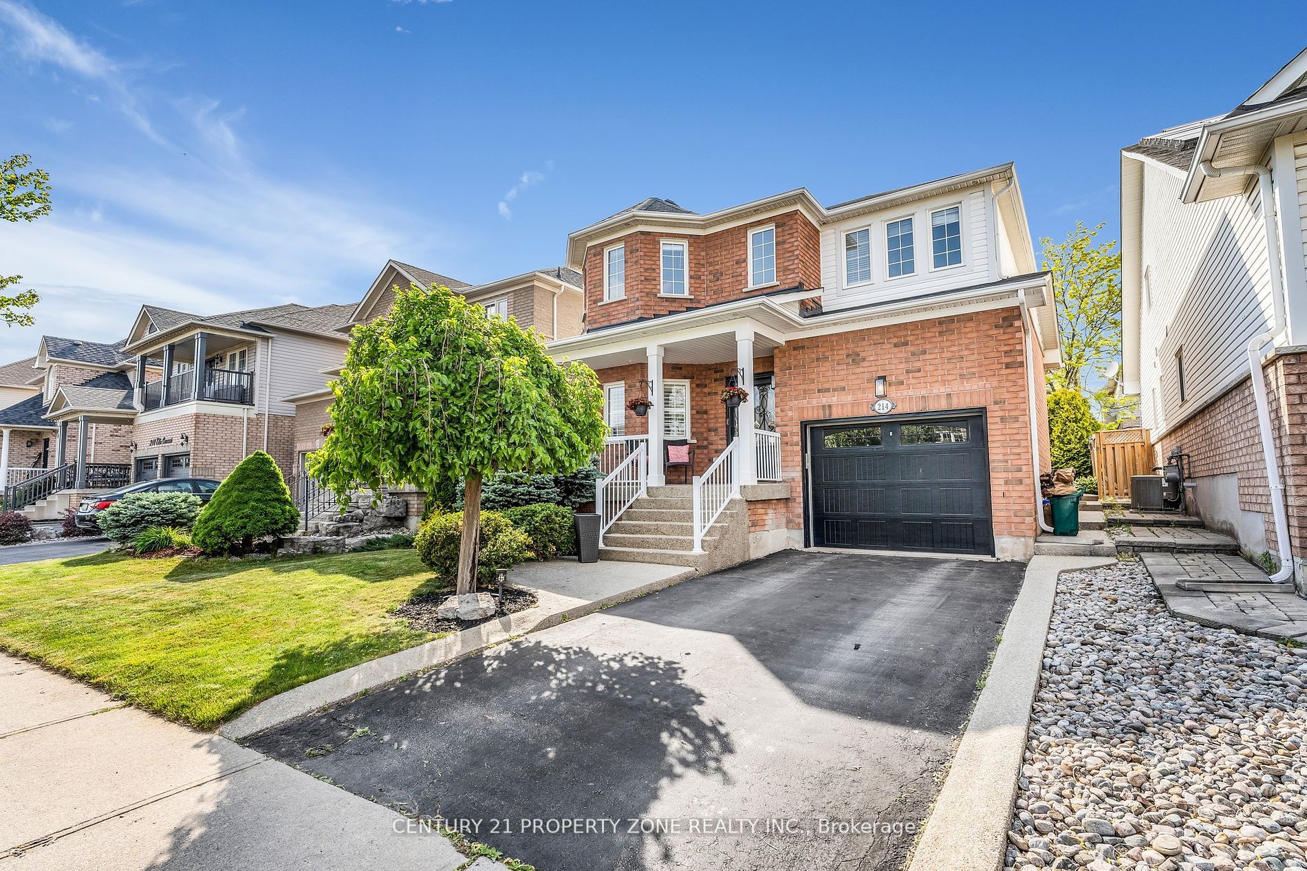 214 Ellis Crescent