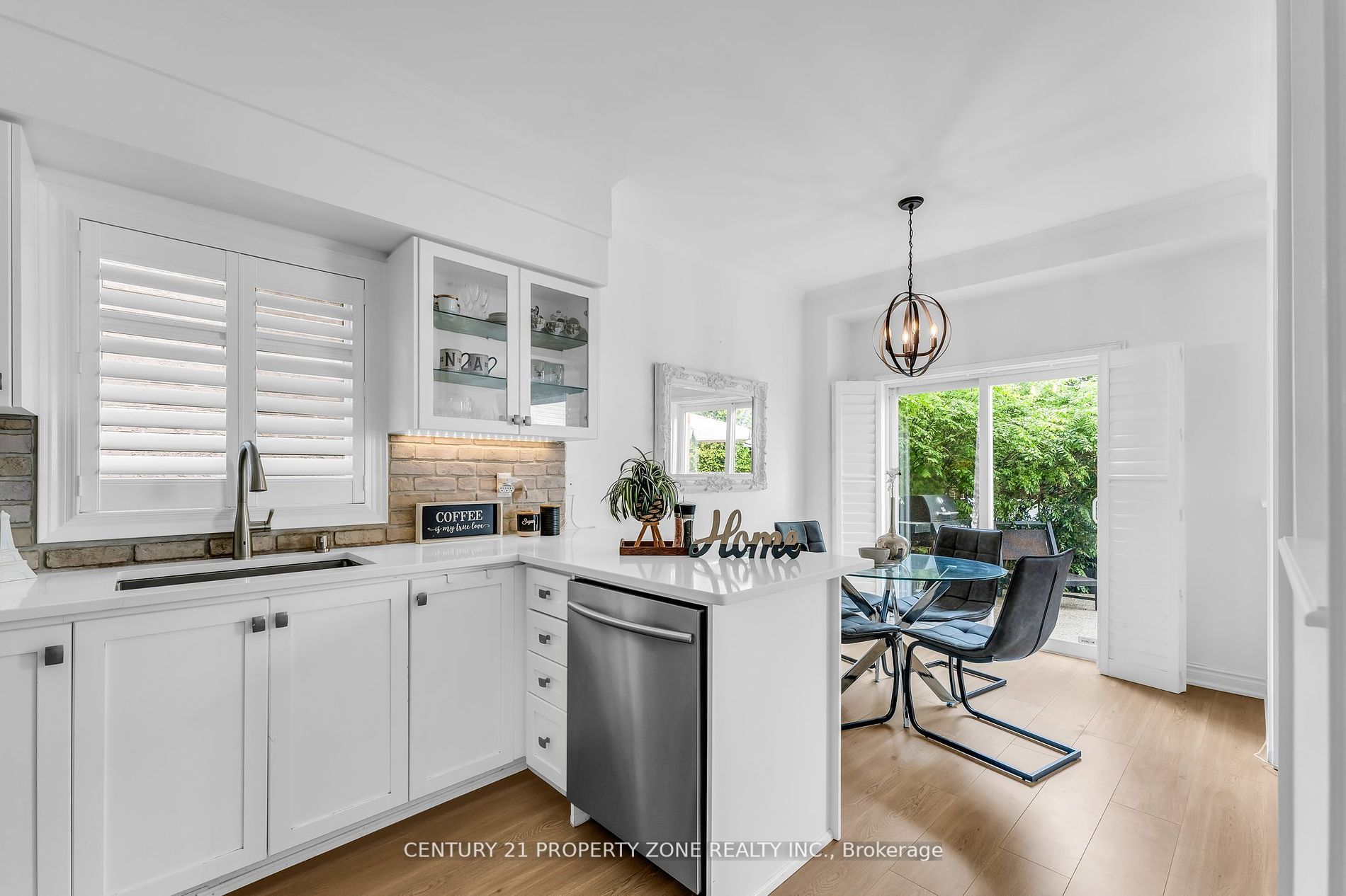 214 Ellis Crescent
