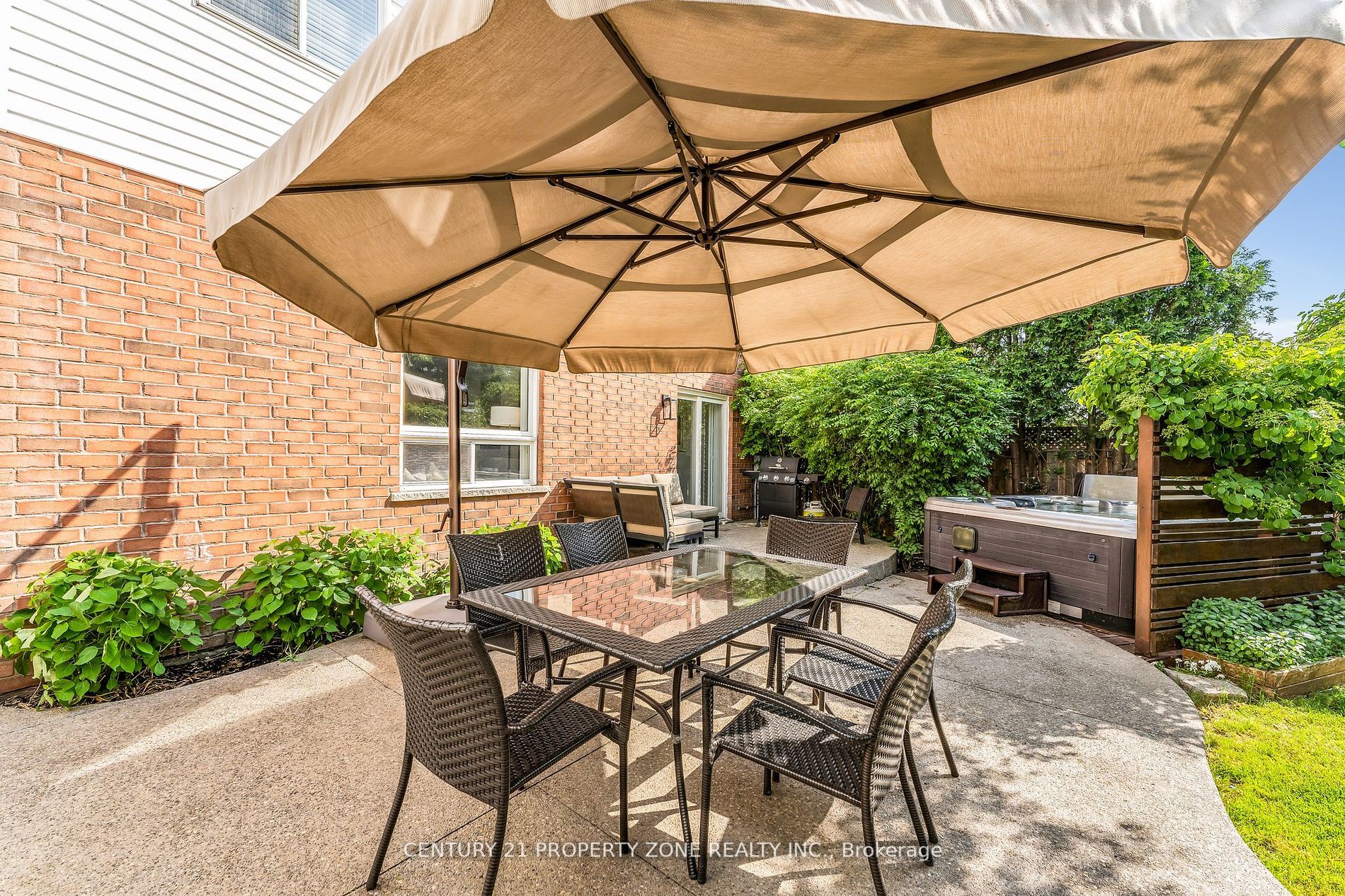 214 Ellis Crescent
