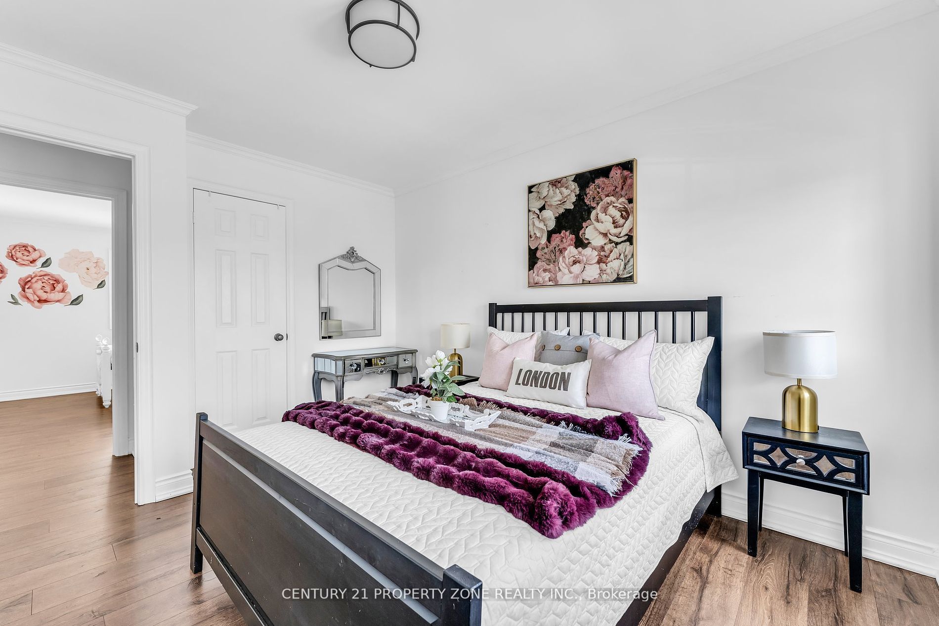 214 Ellis Crescent