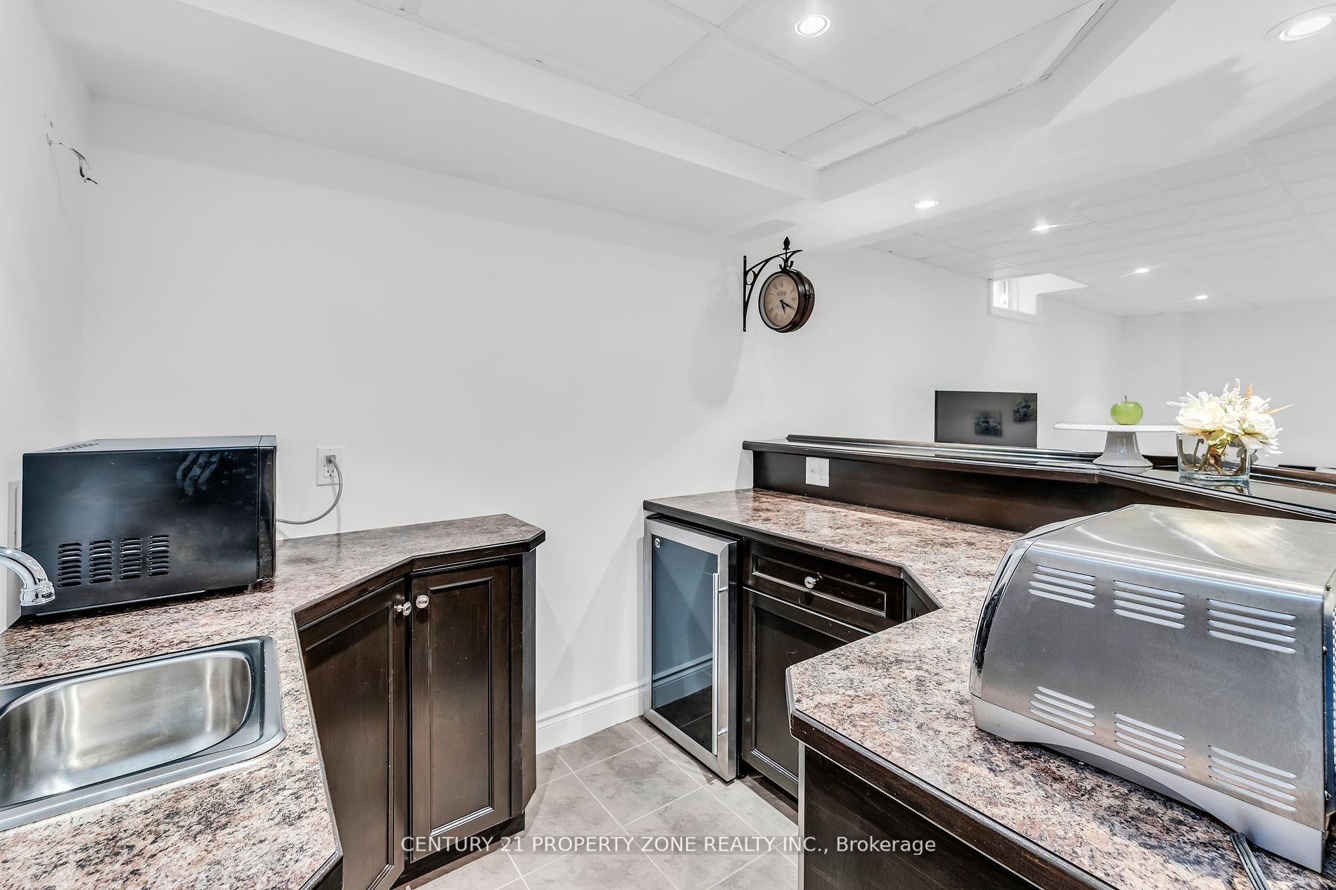 214 Ellis Crescent