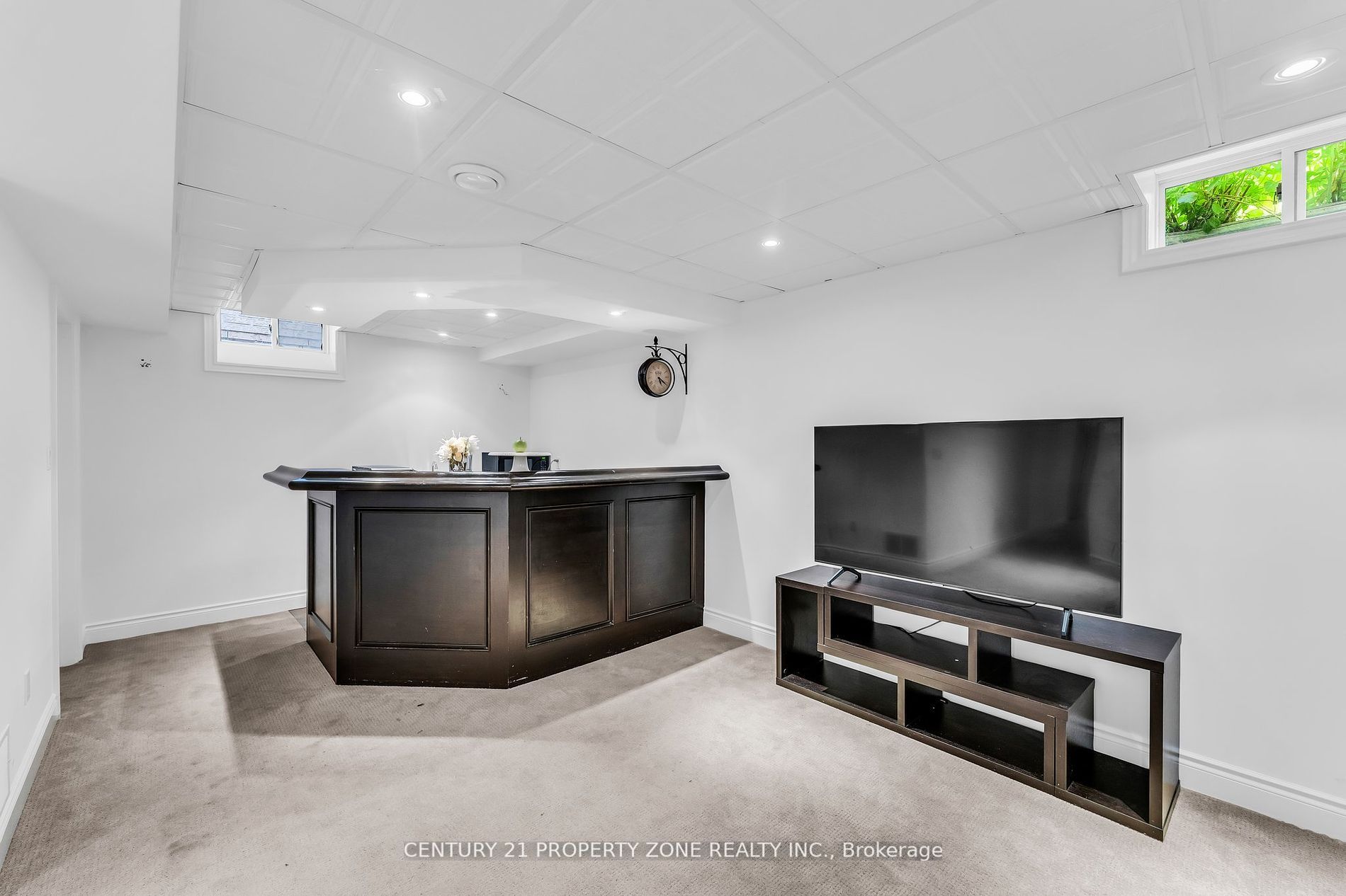214 Ellis Crescent