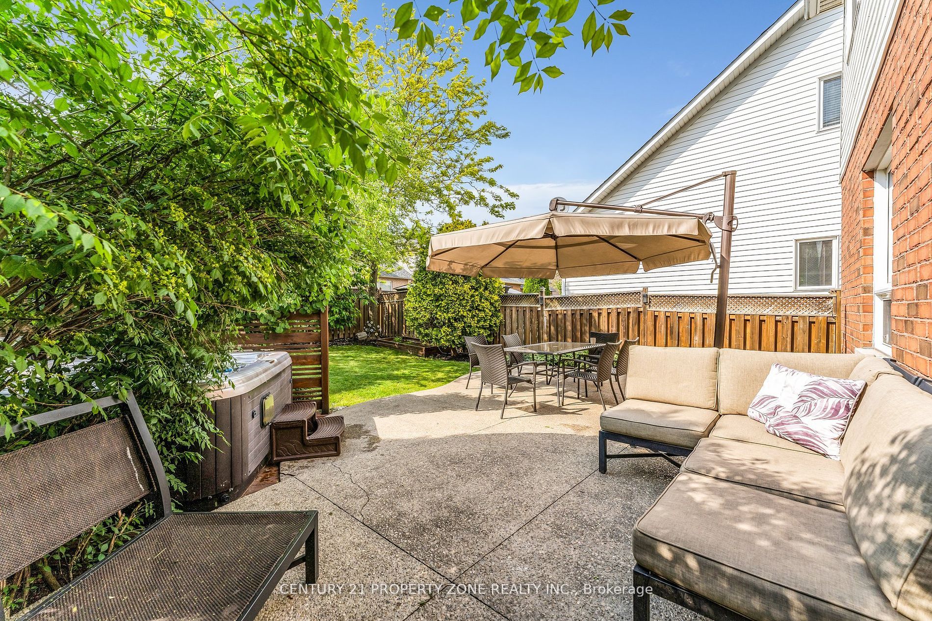 214 Ellis Crescent