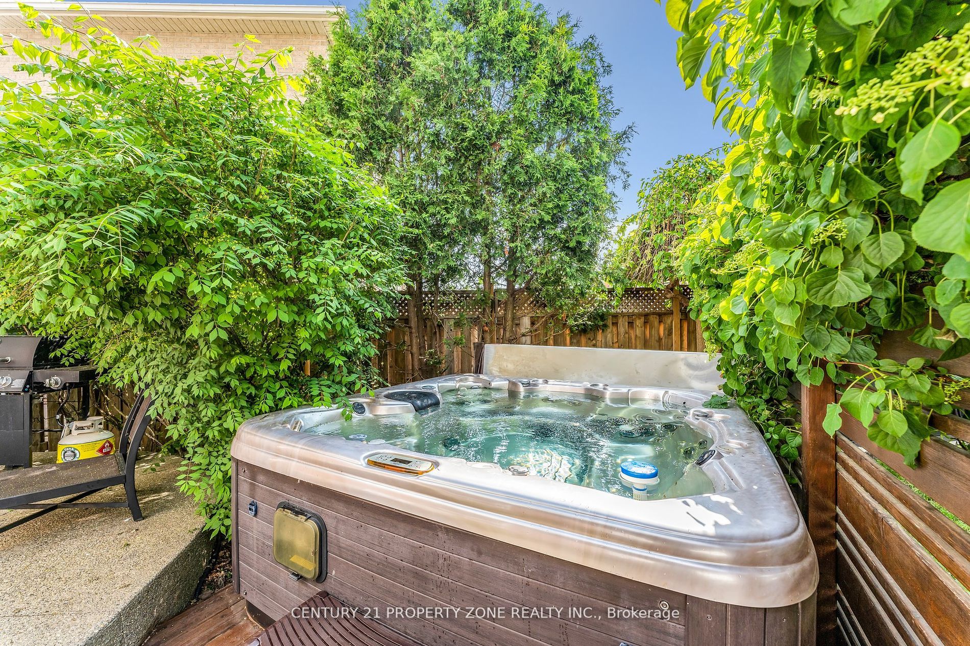 214 Ellis Crescent