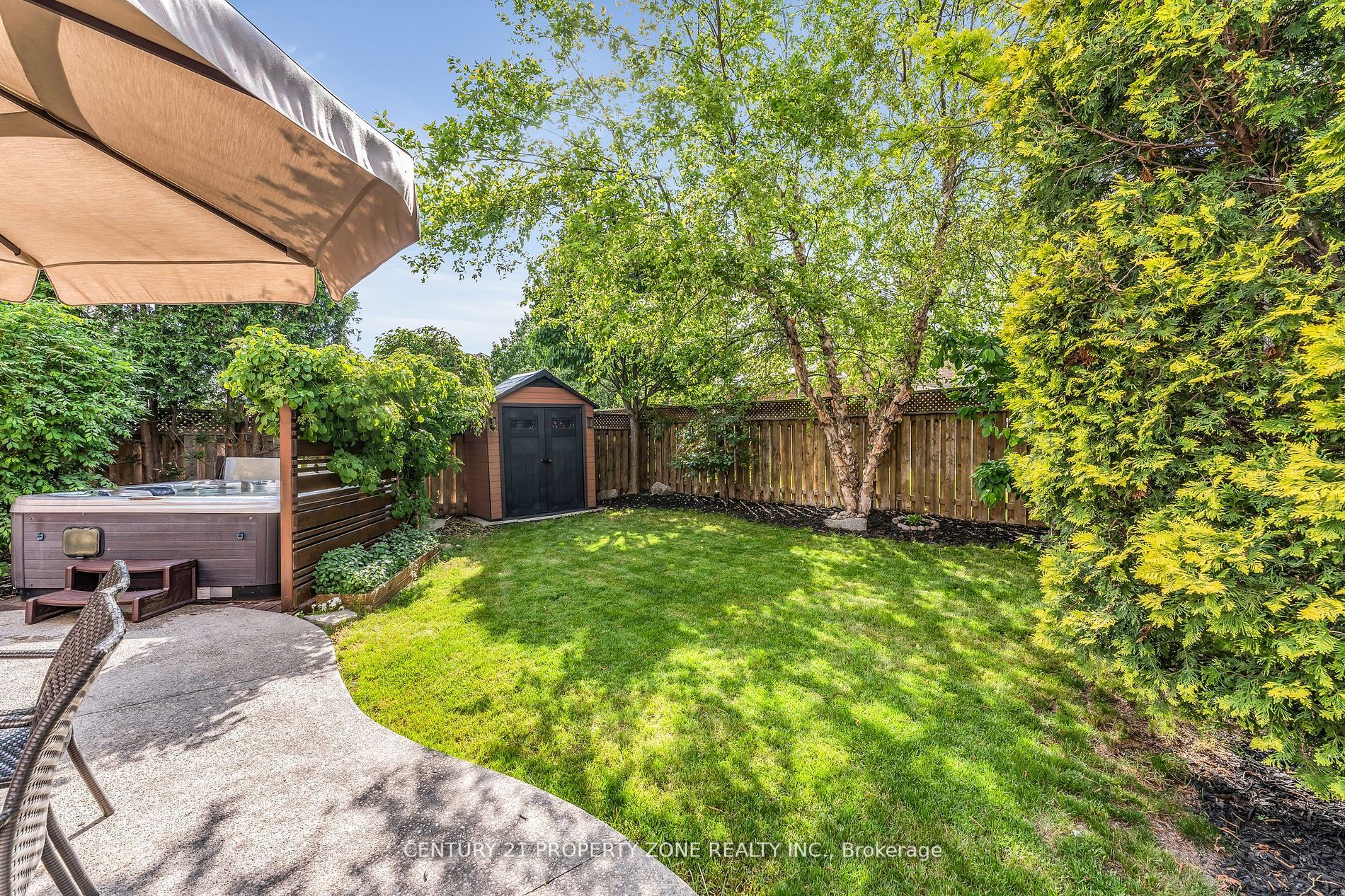214 Ellis Crescent