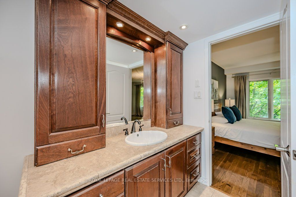1084 Queen St W, #48B