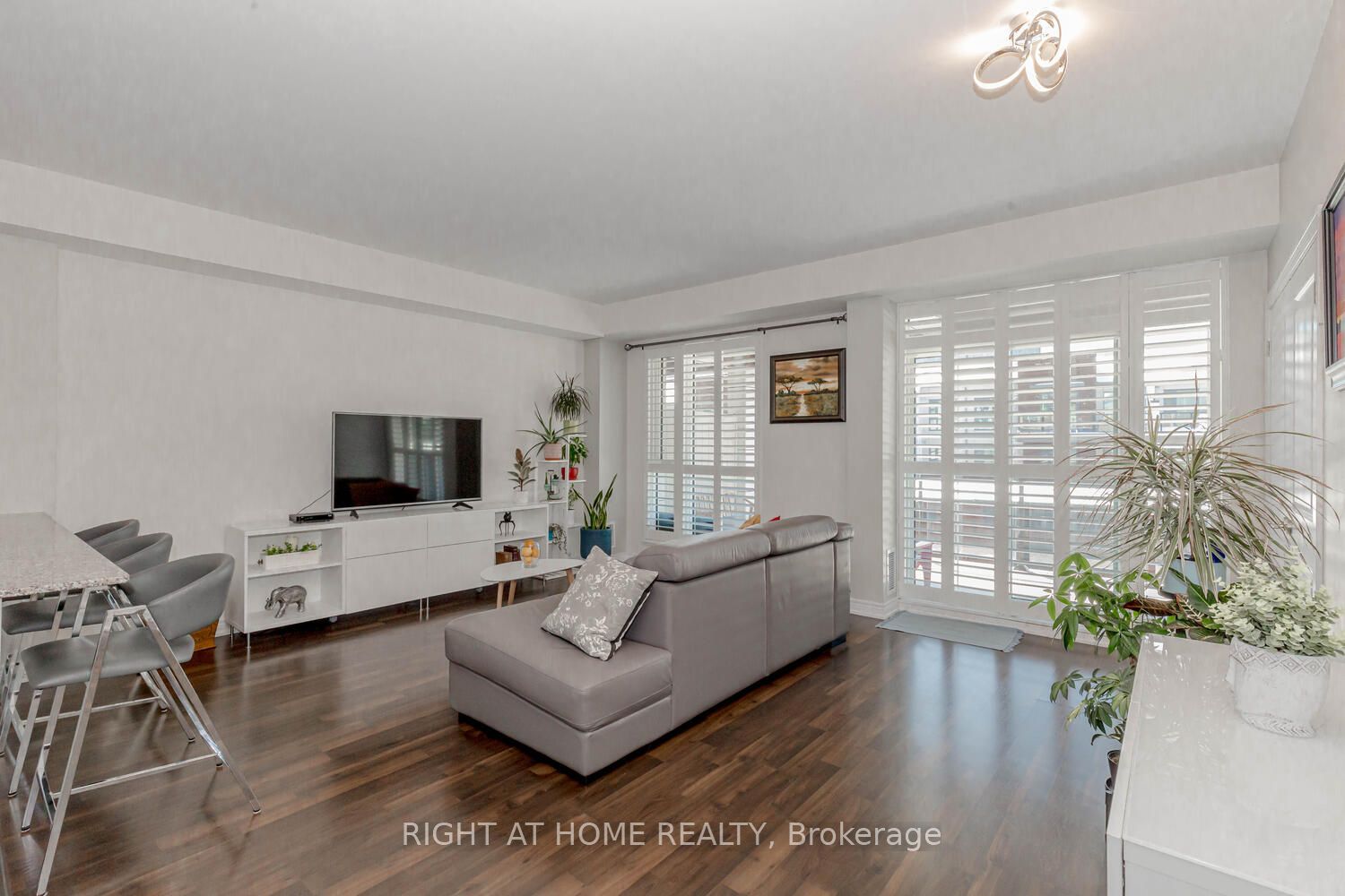 2370 Khalsa Gate, #207