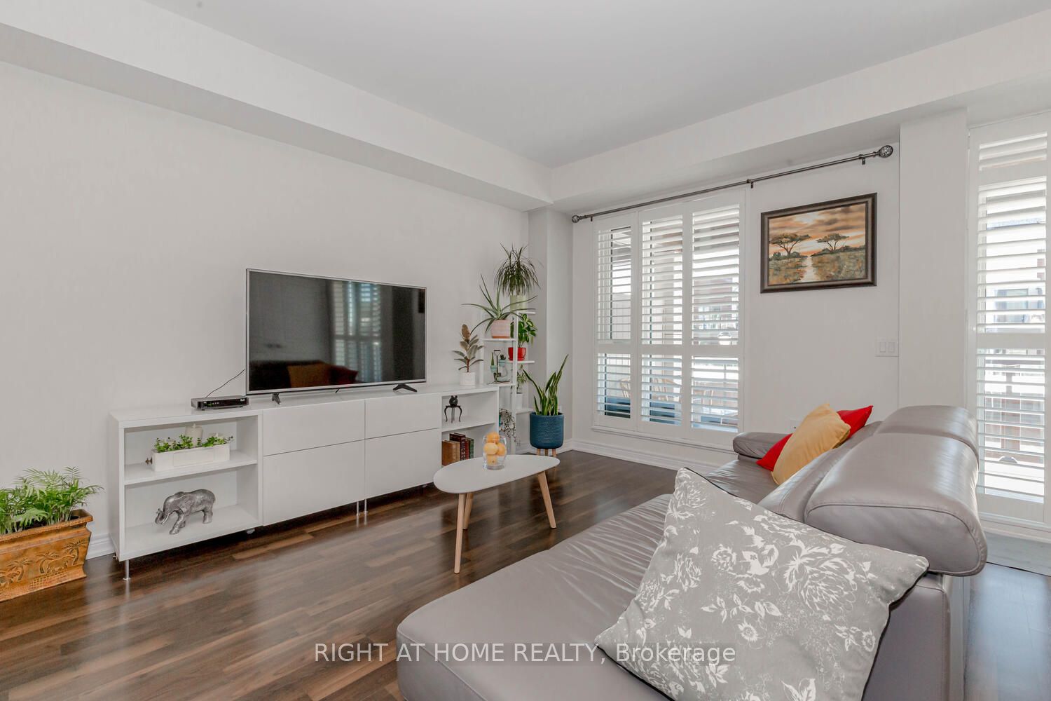 2370 Khalsa Gate, #207