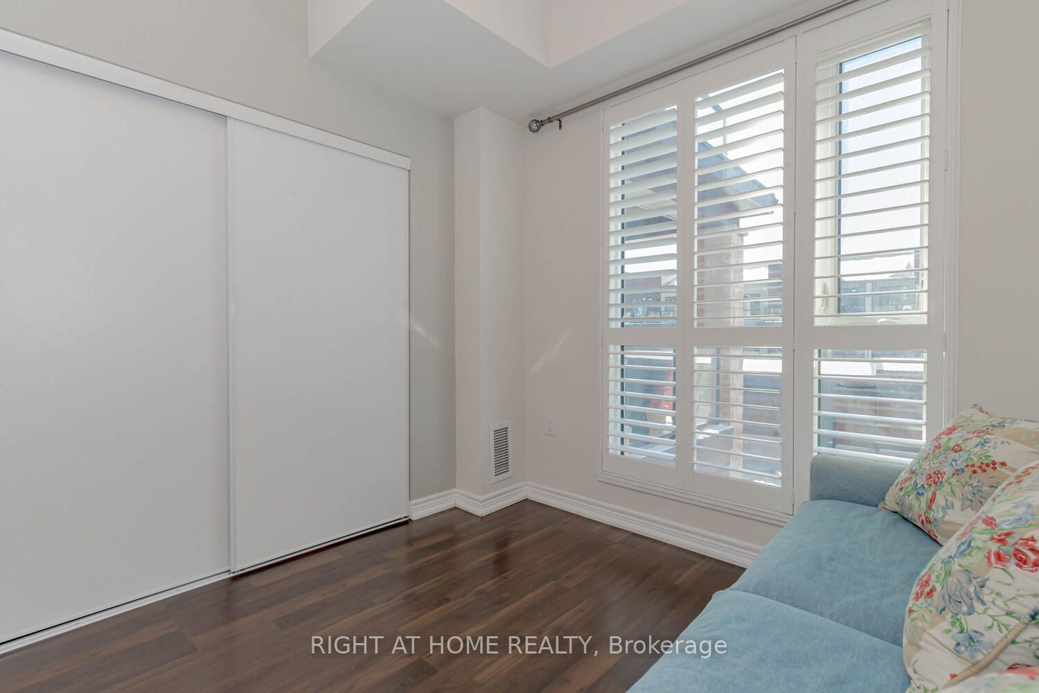 2370 Khalsa Gate, #207