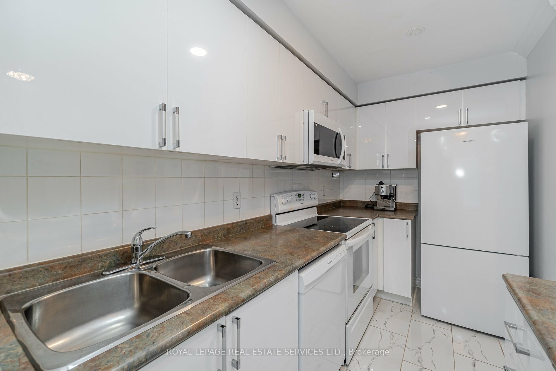15 Michael Power Pl, #405
