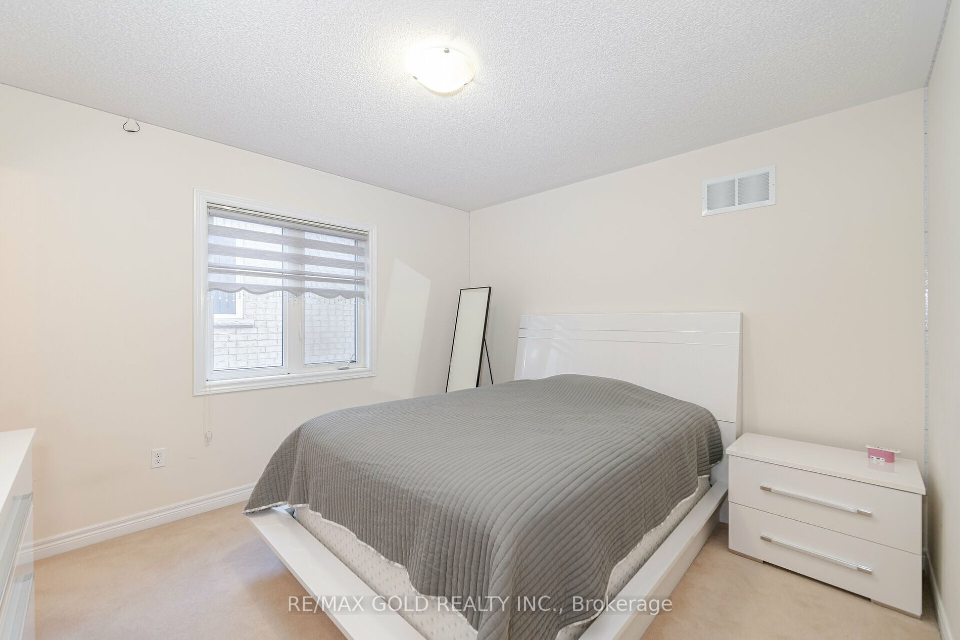 79 Apple Valley Way