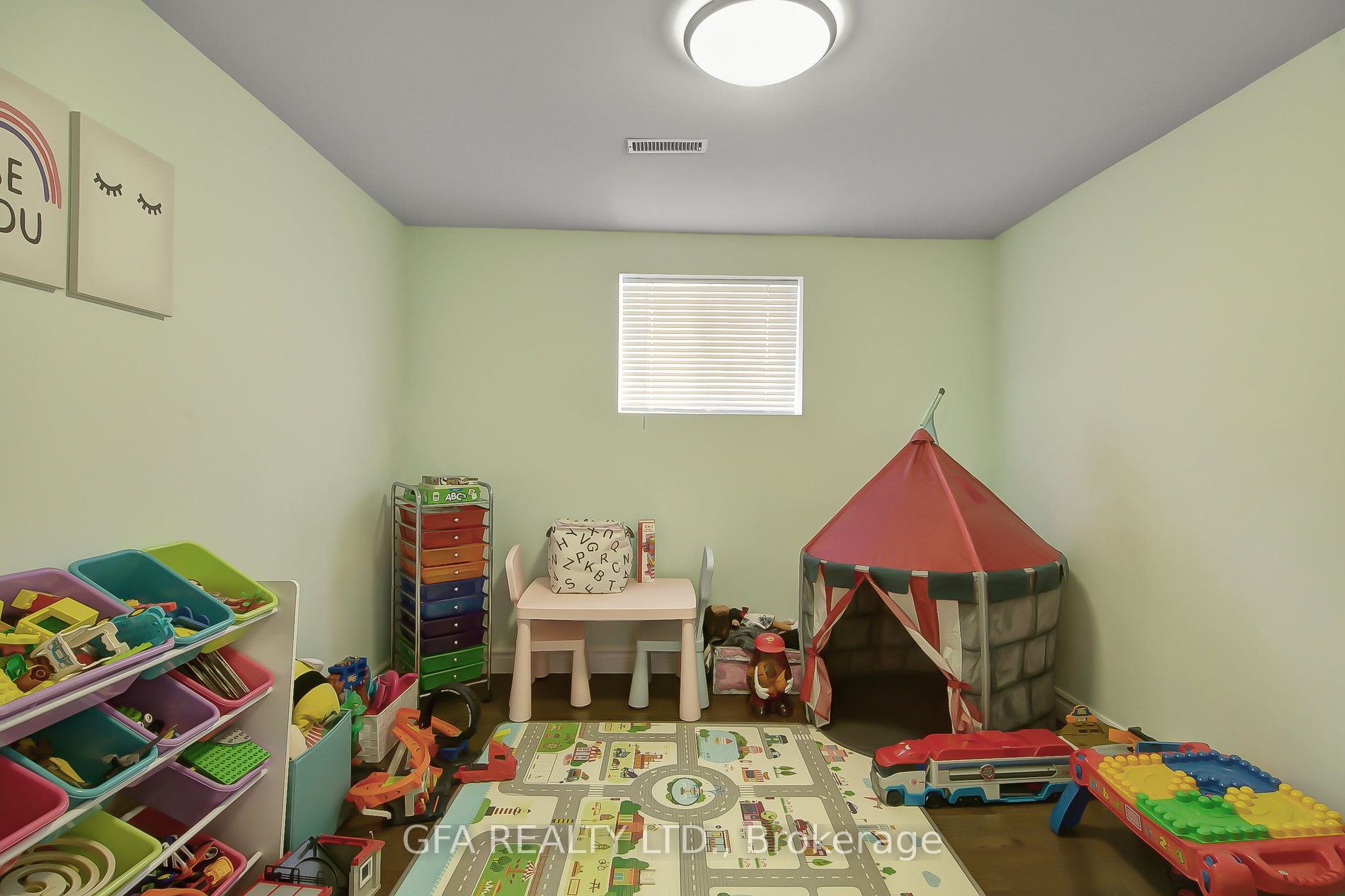 2424 Yolanda Drive