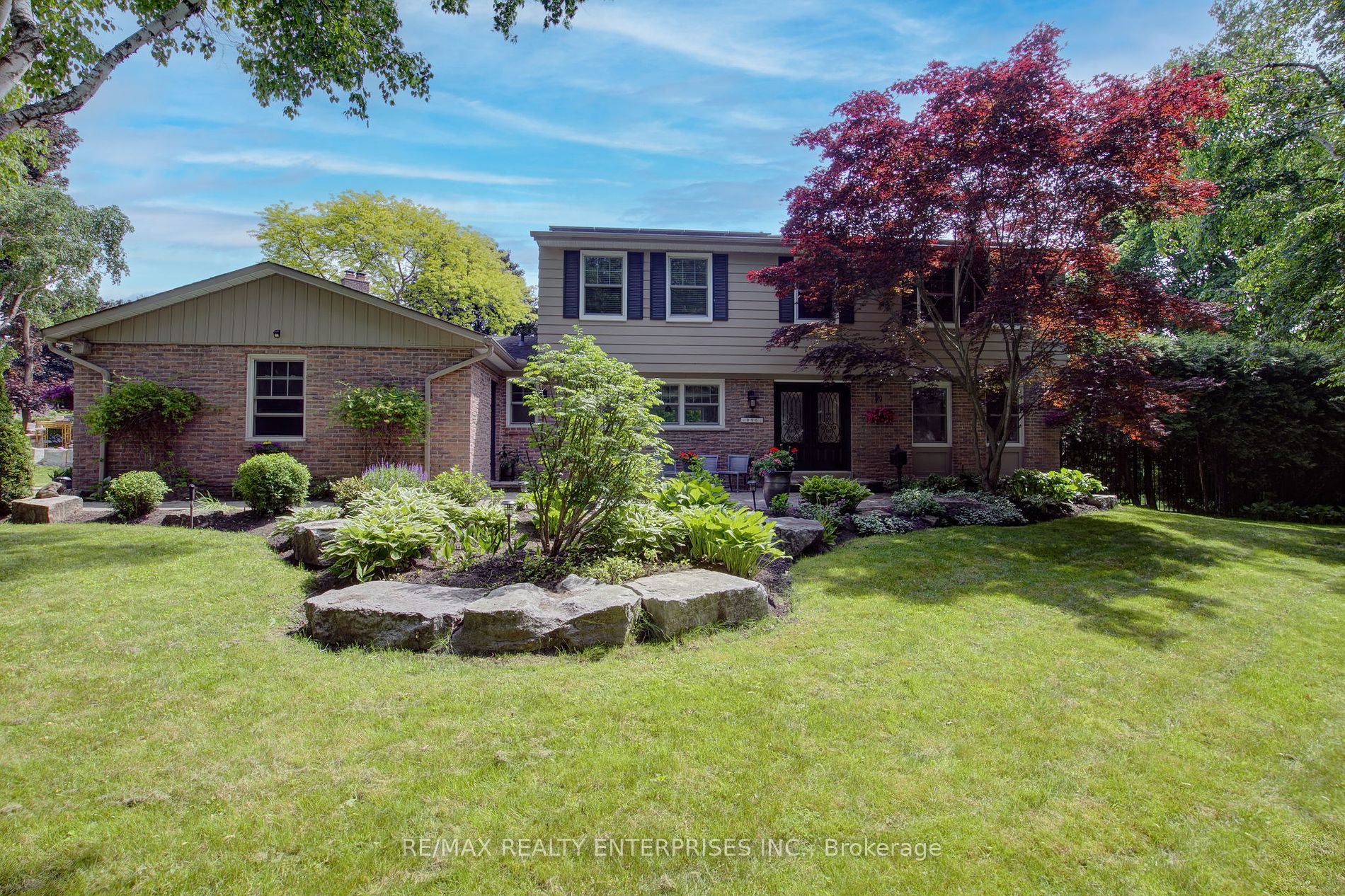 996 Cresthampton Lane