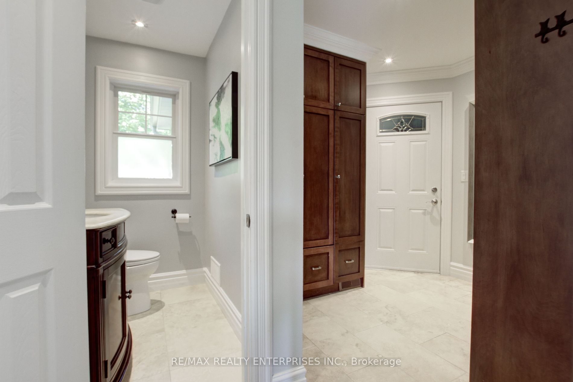 996 Cresthampton Lane