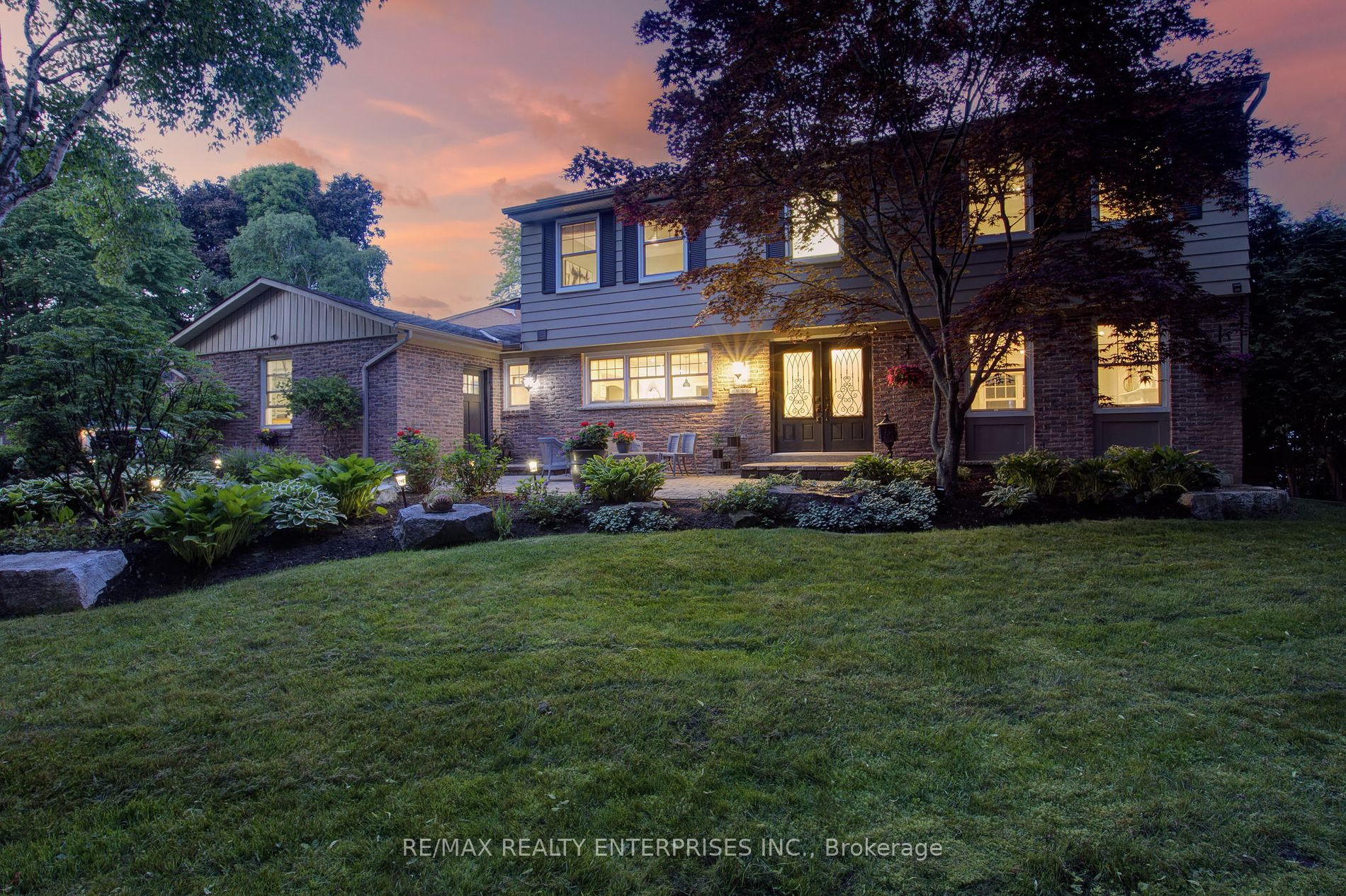 996 Cresthampton Lane