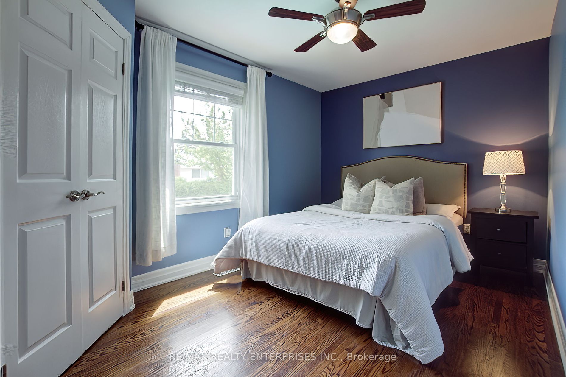 996 Cresthampton Lane