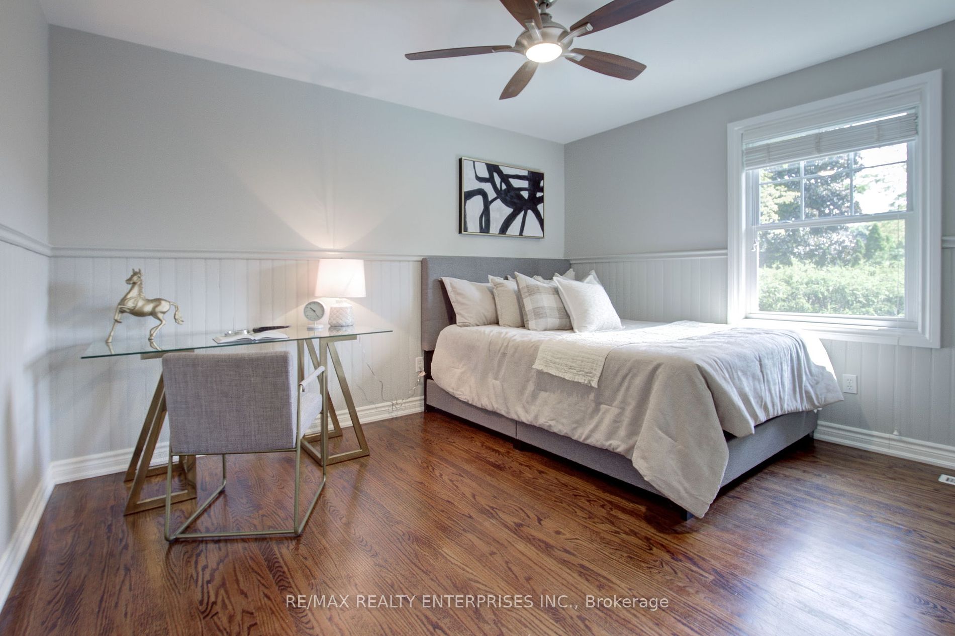 996 Cresthampton Lane