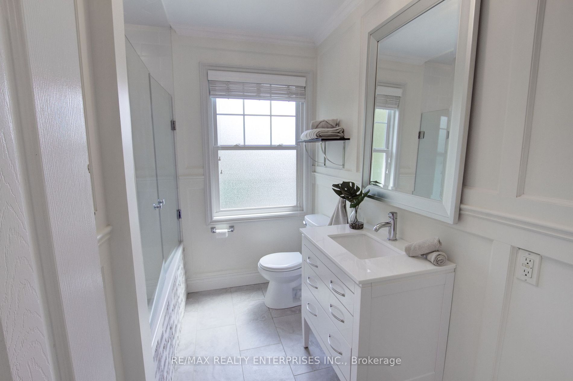 996 Cresthampton Lane